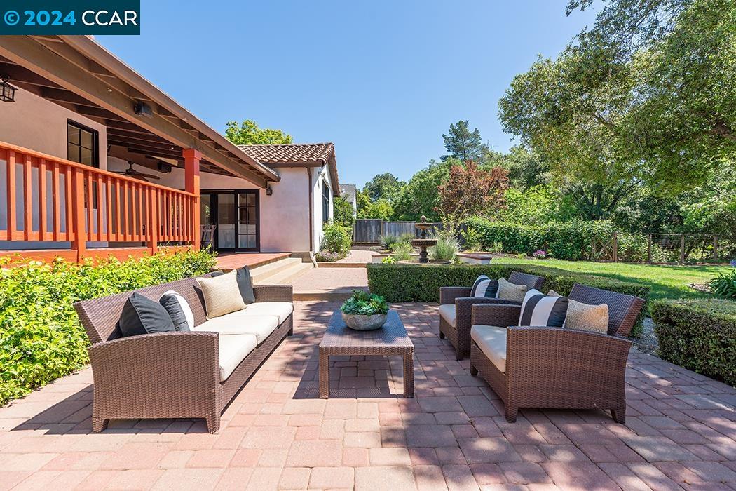 2 Hacienda Cir