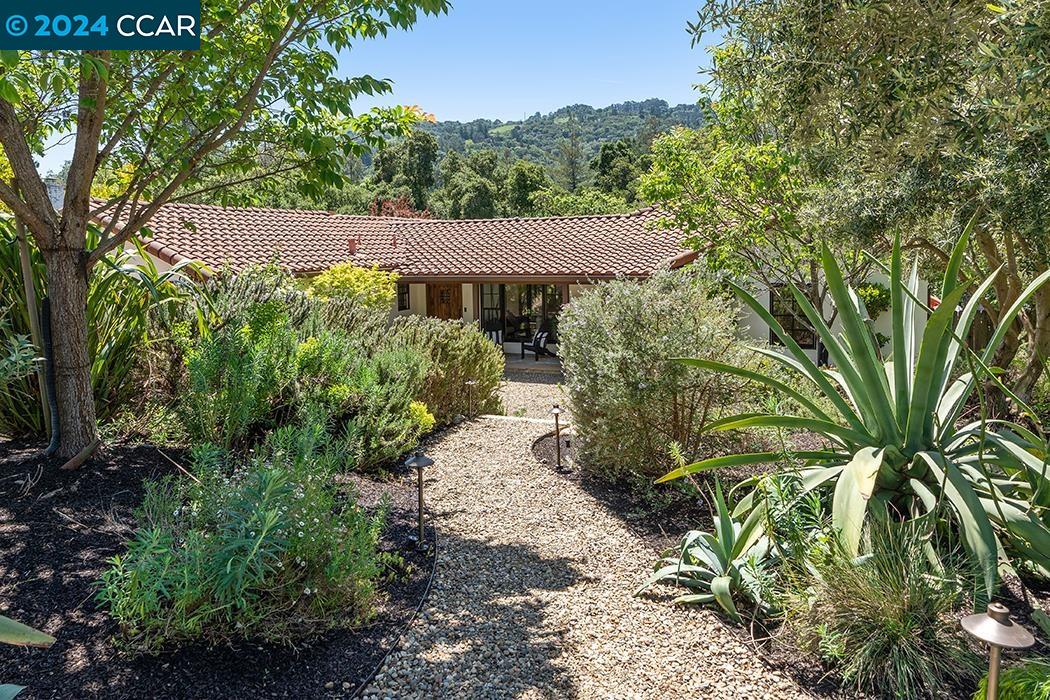 2 Hacienda Cir