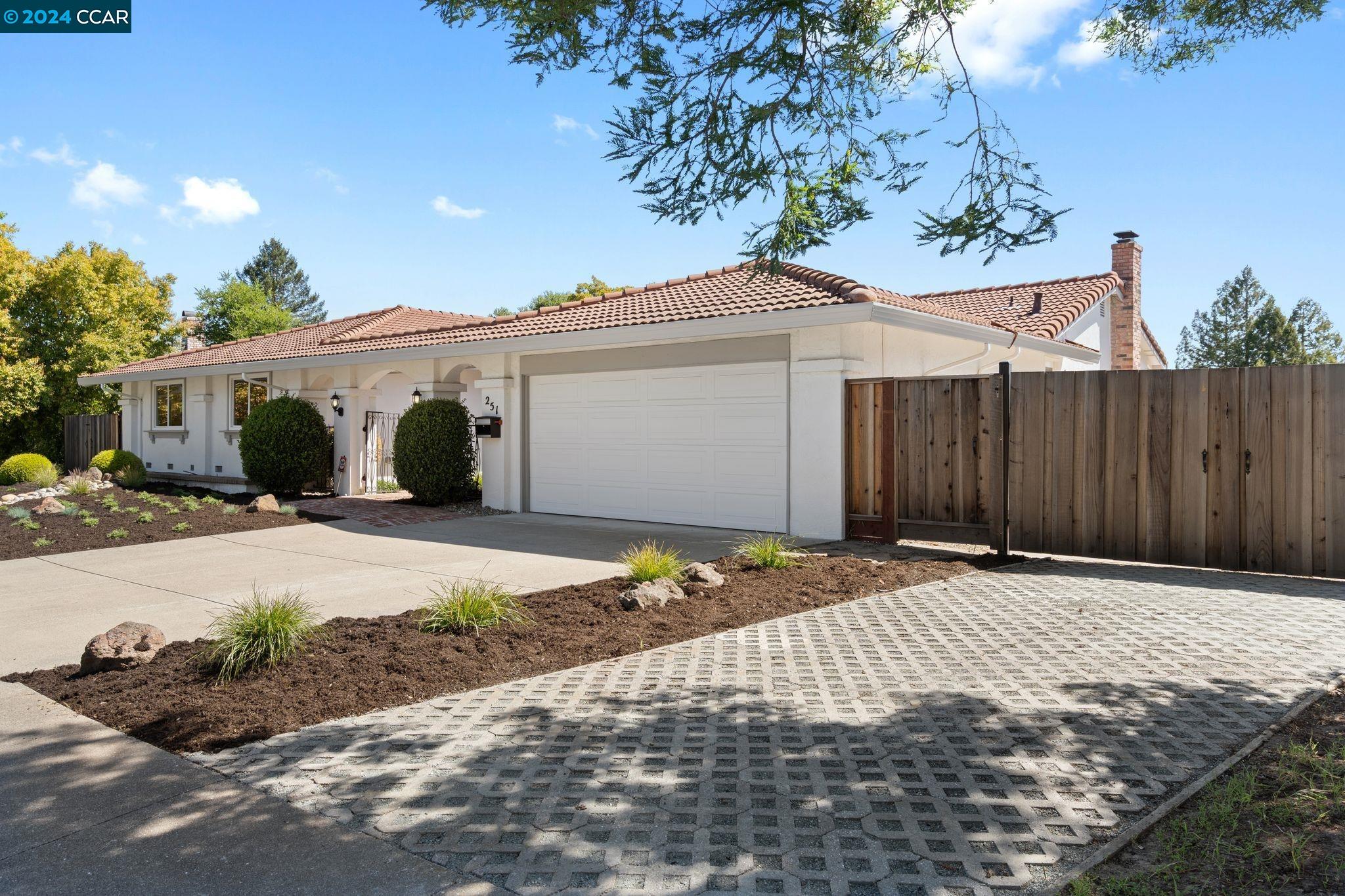 251 Calle La Montana