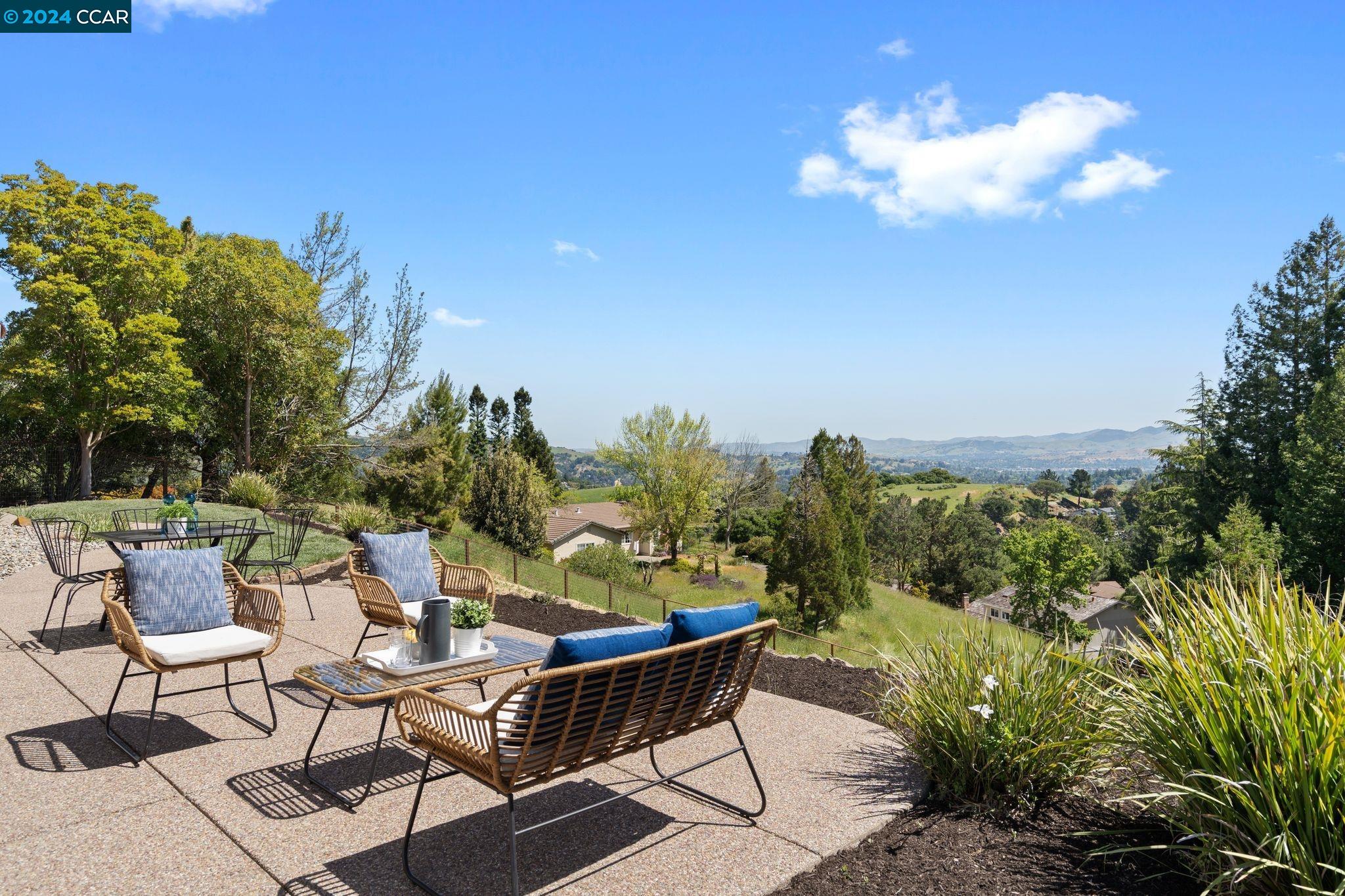 251 Calle La Montana