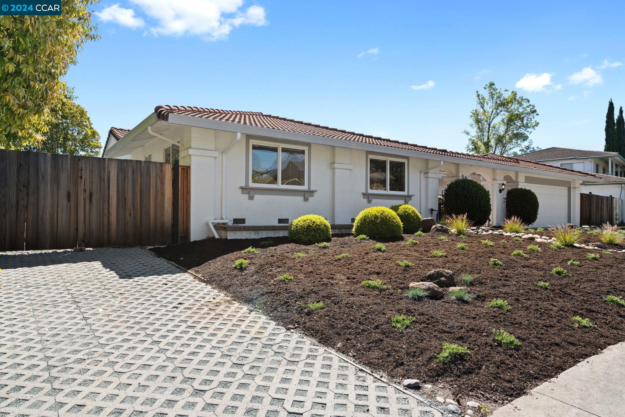 251 Calle La Montana