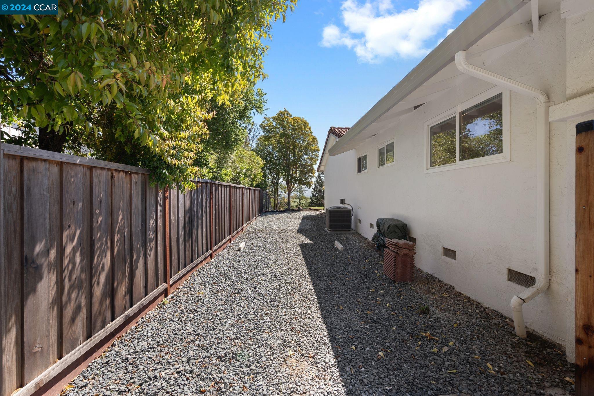 251 Calle La Montana