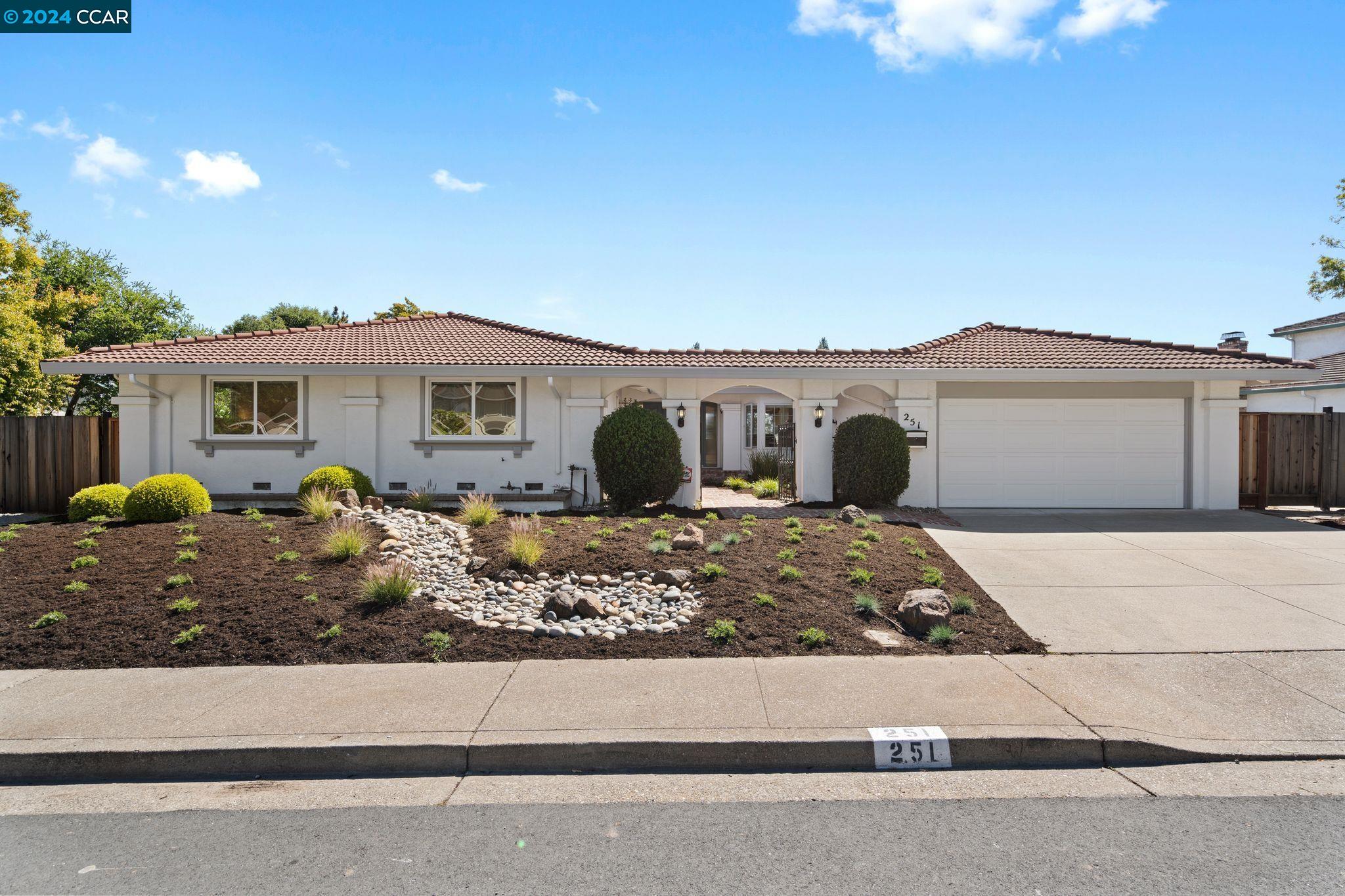 251 Calle La Montana