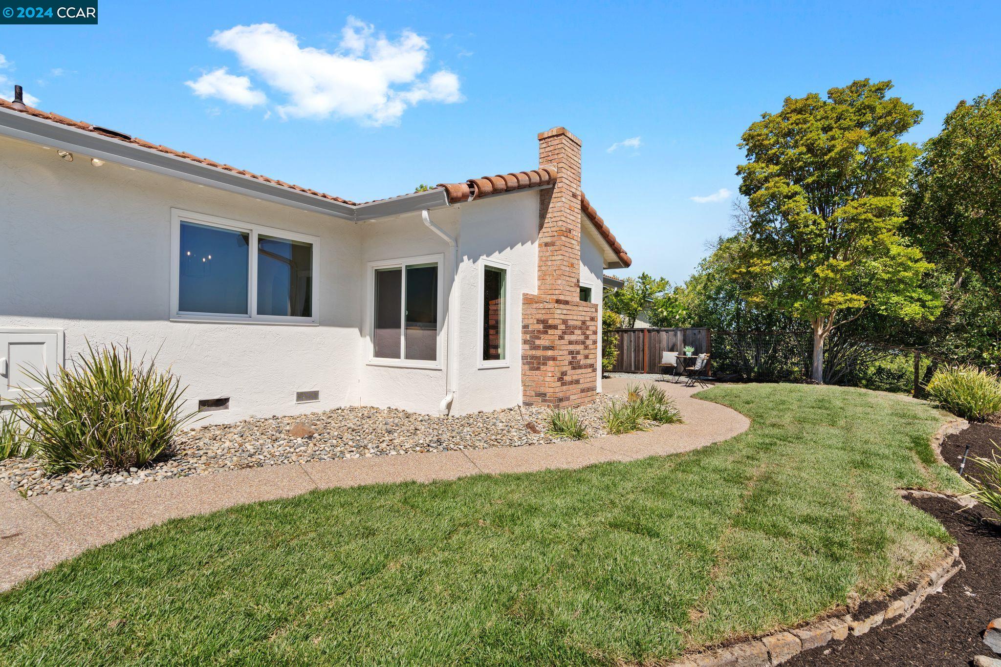 251 Calle La Montana