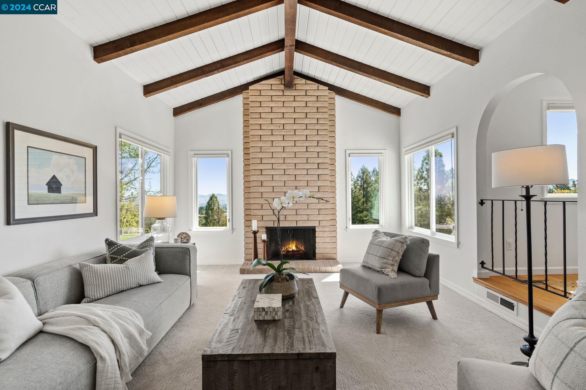 251 Calle La Montana