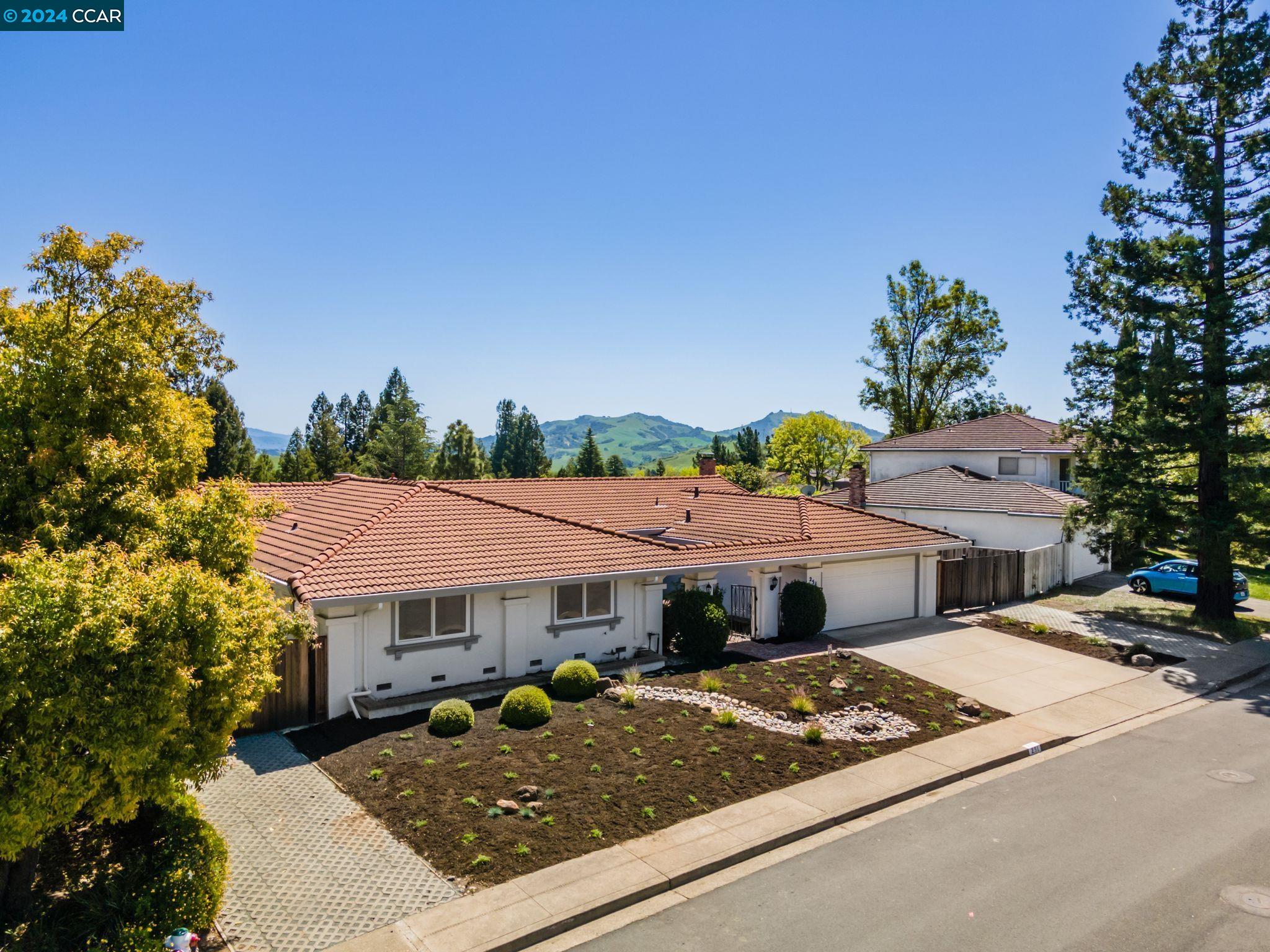 251 Calle La Montana