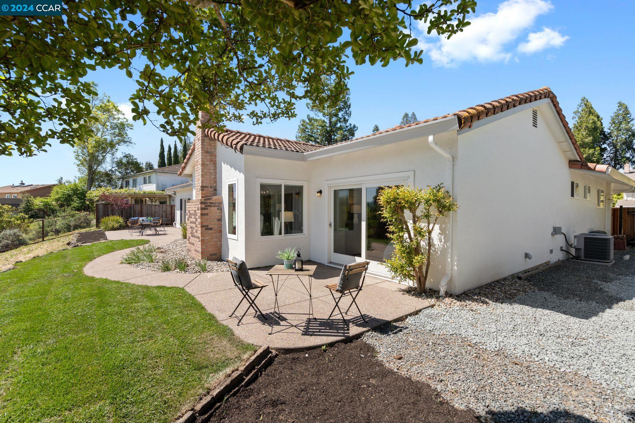 251 Calle La Montana