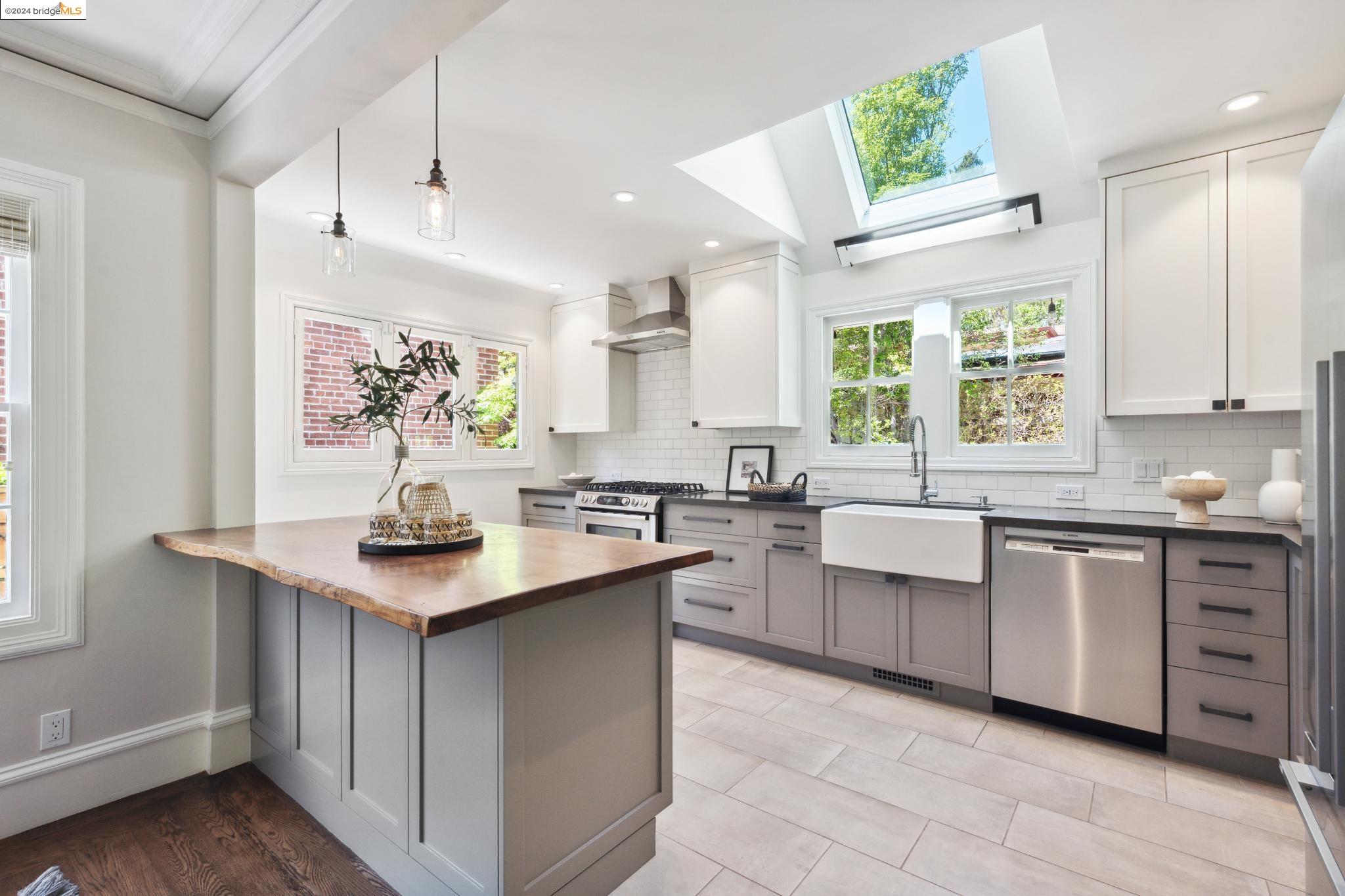 1450 Trestle Glen Rd