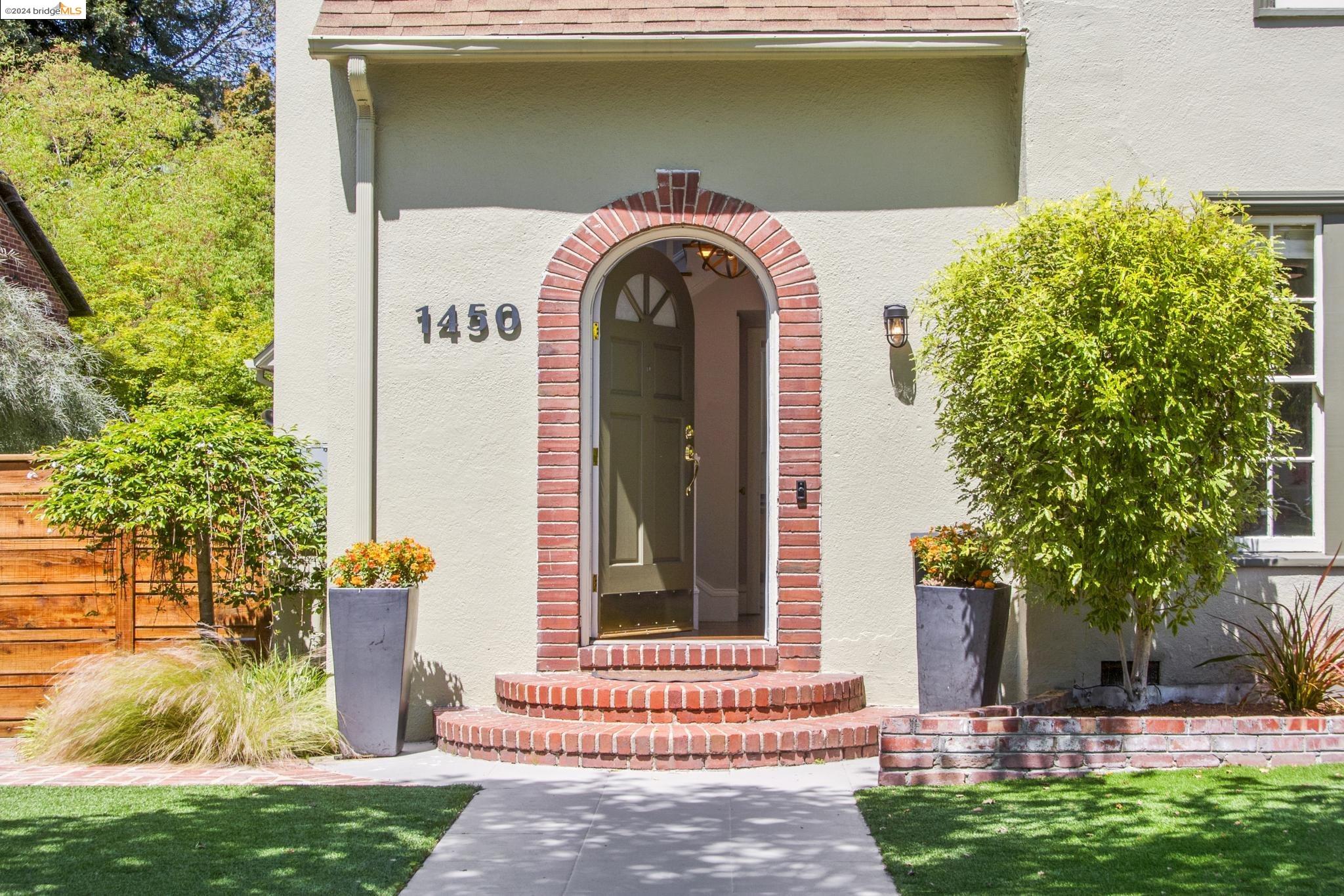 1450 Trestle Glen Rd