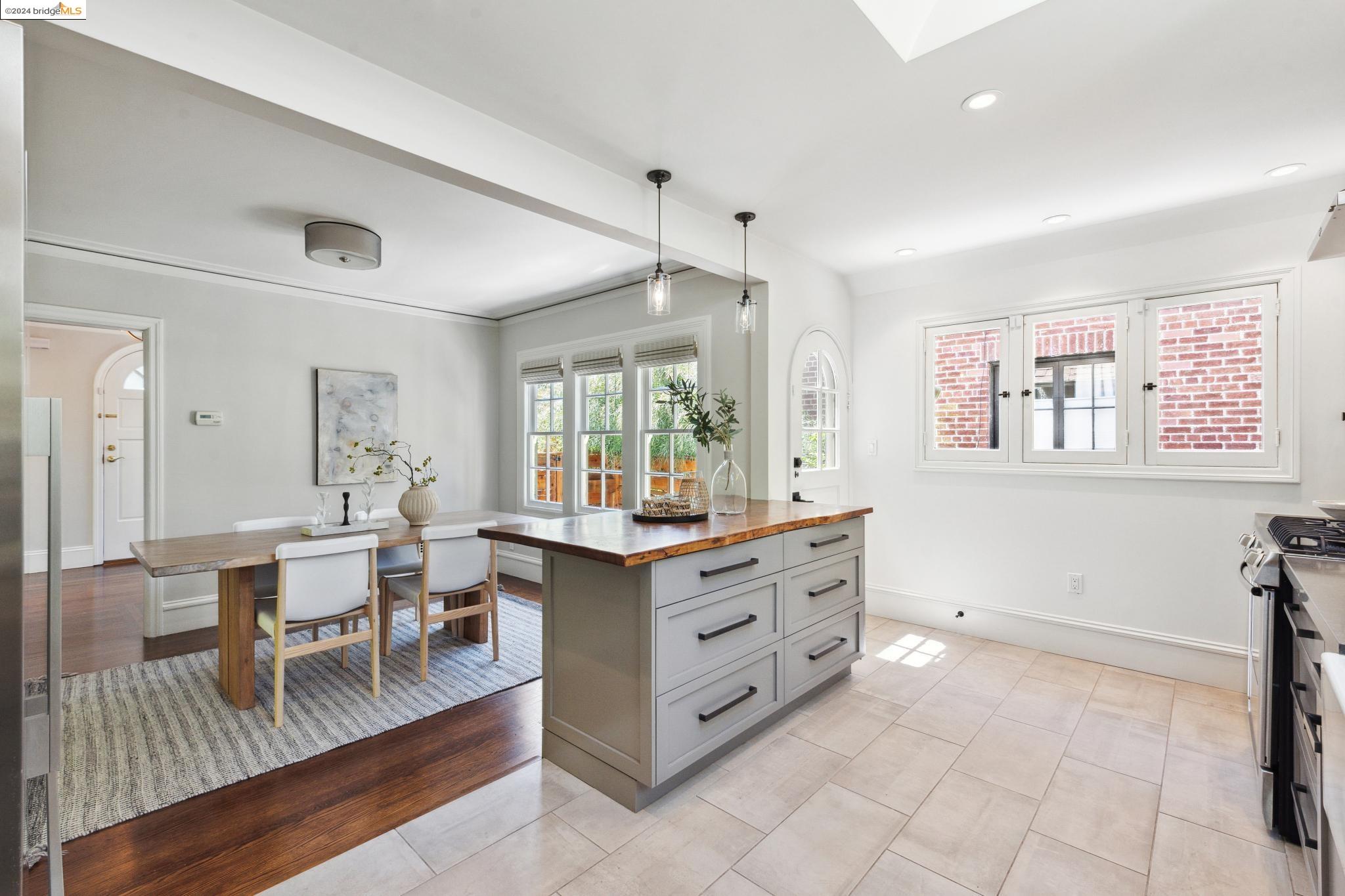 1450 Trestle Glen Rd