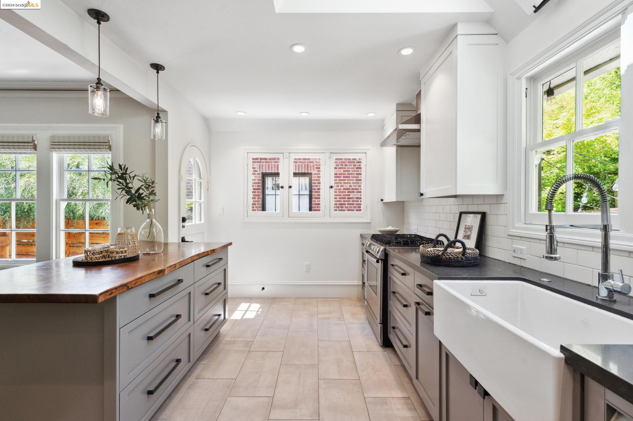 1450 Trestle Glen Rd