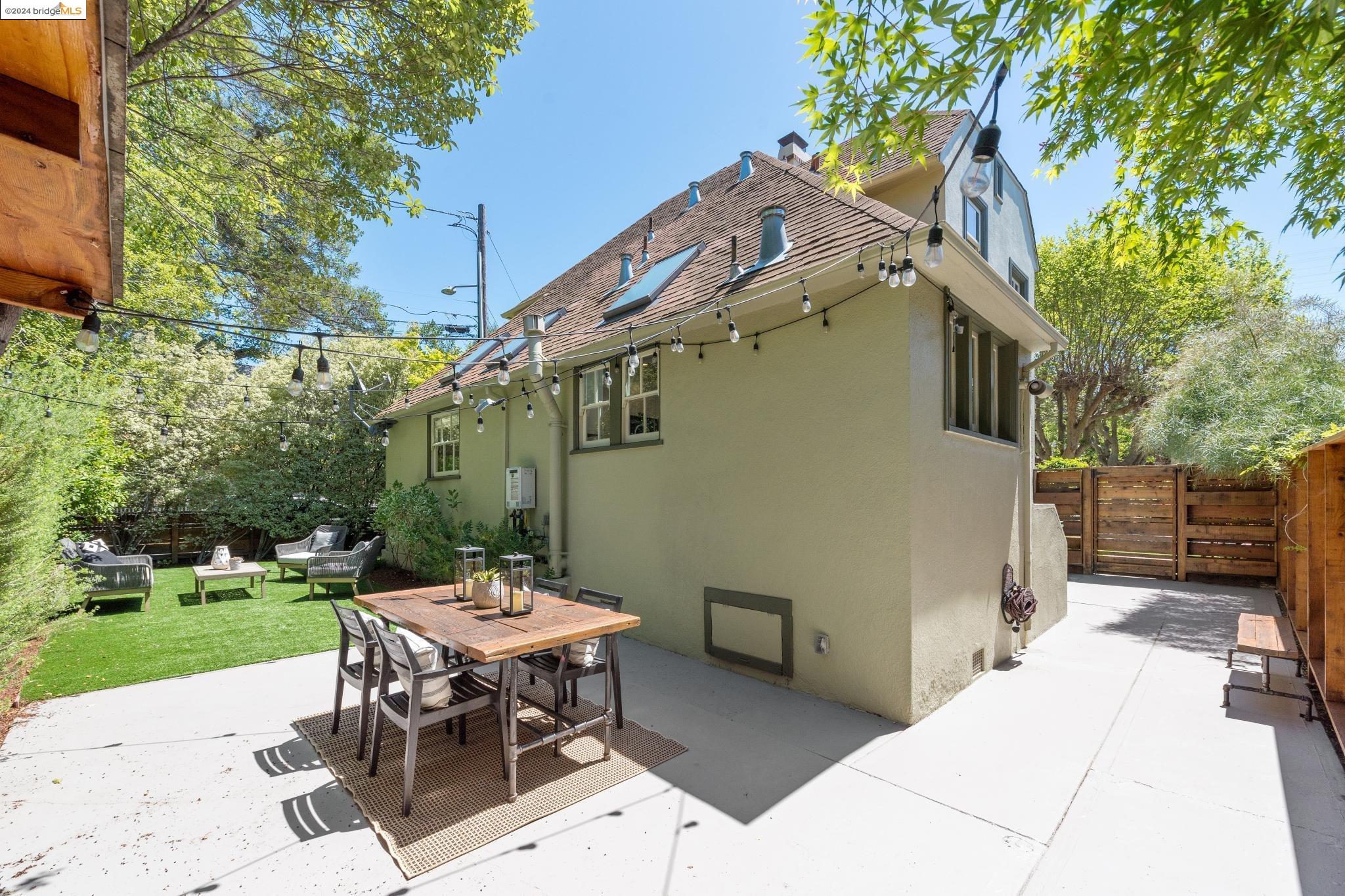 1450 Trestle Glen Rd