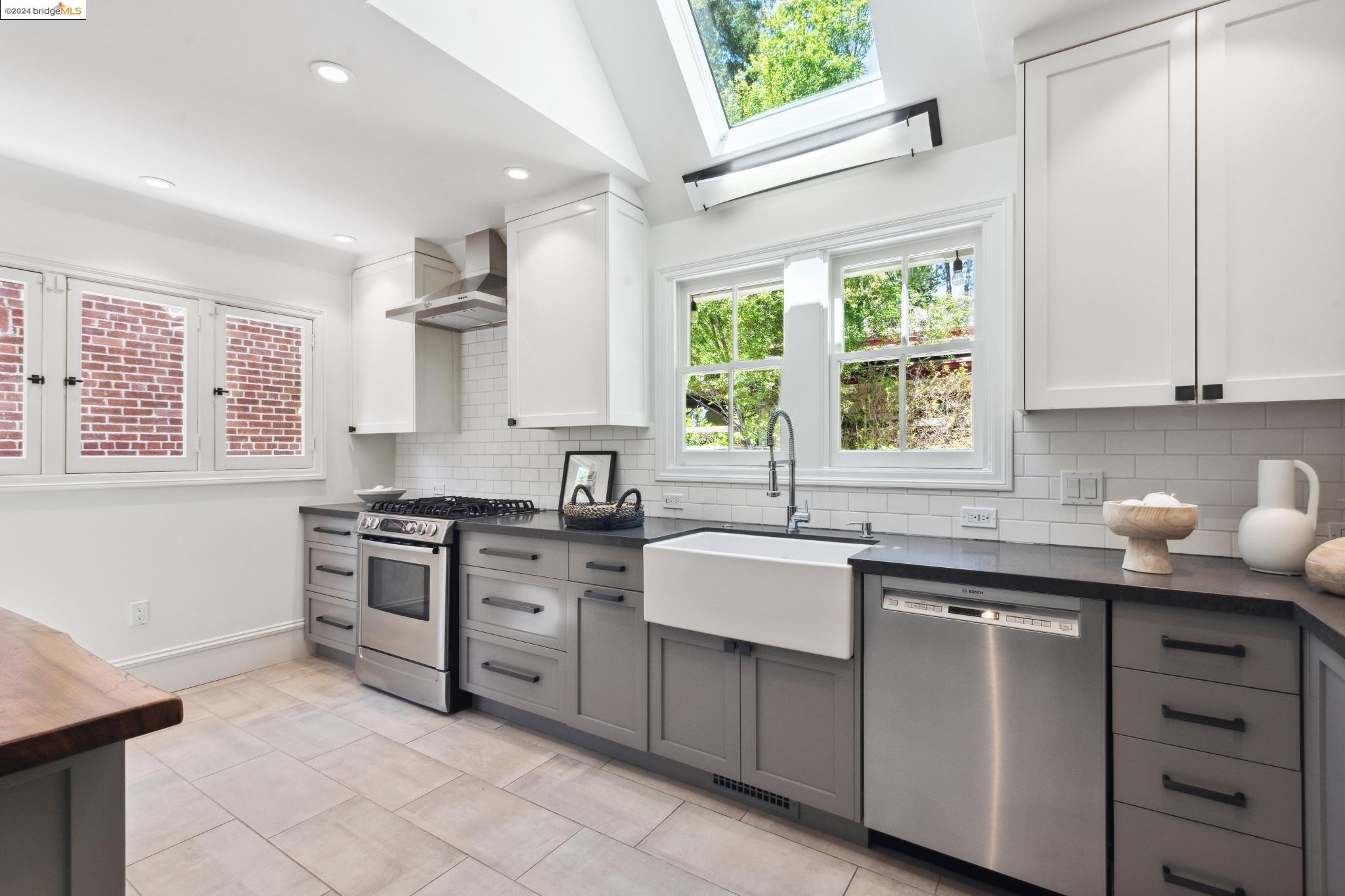 1450 Trestle Glen Rd