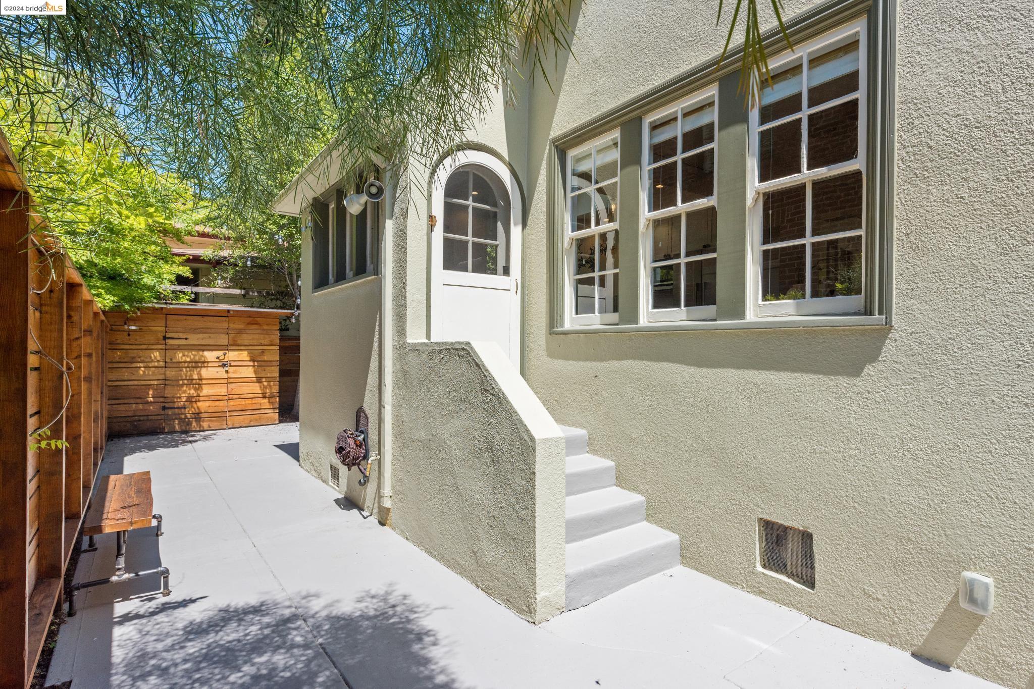 1450 Trestle Glen Rd