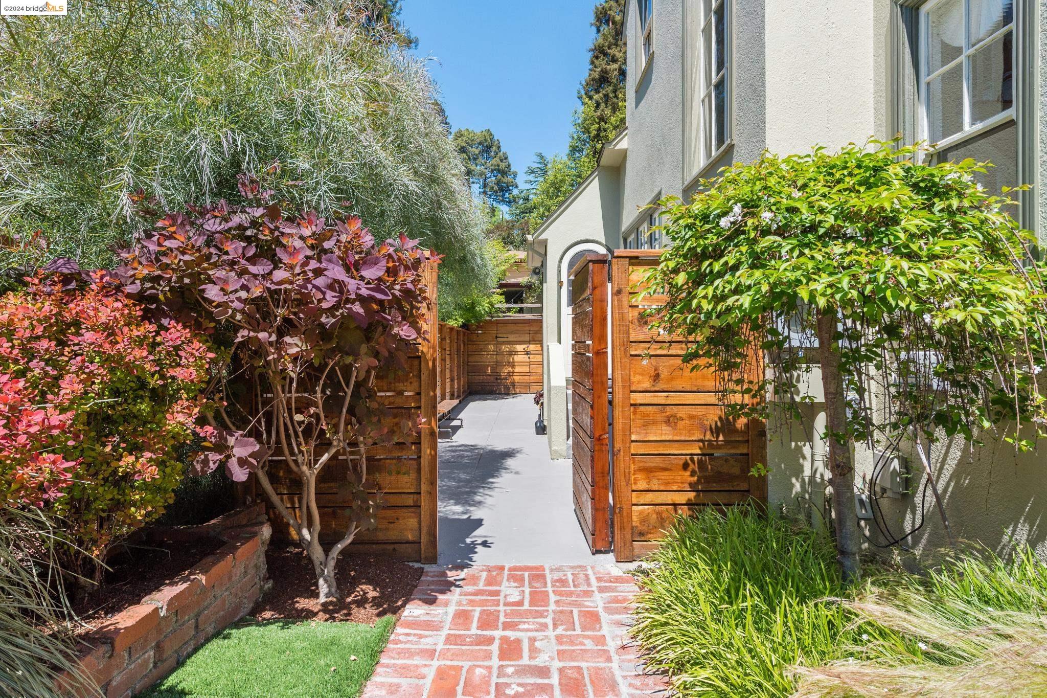 1450 Trestle Glen Rd