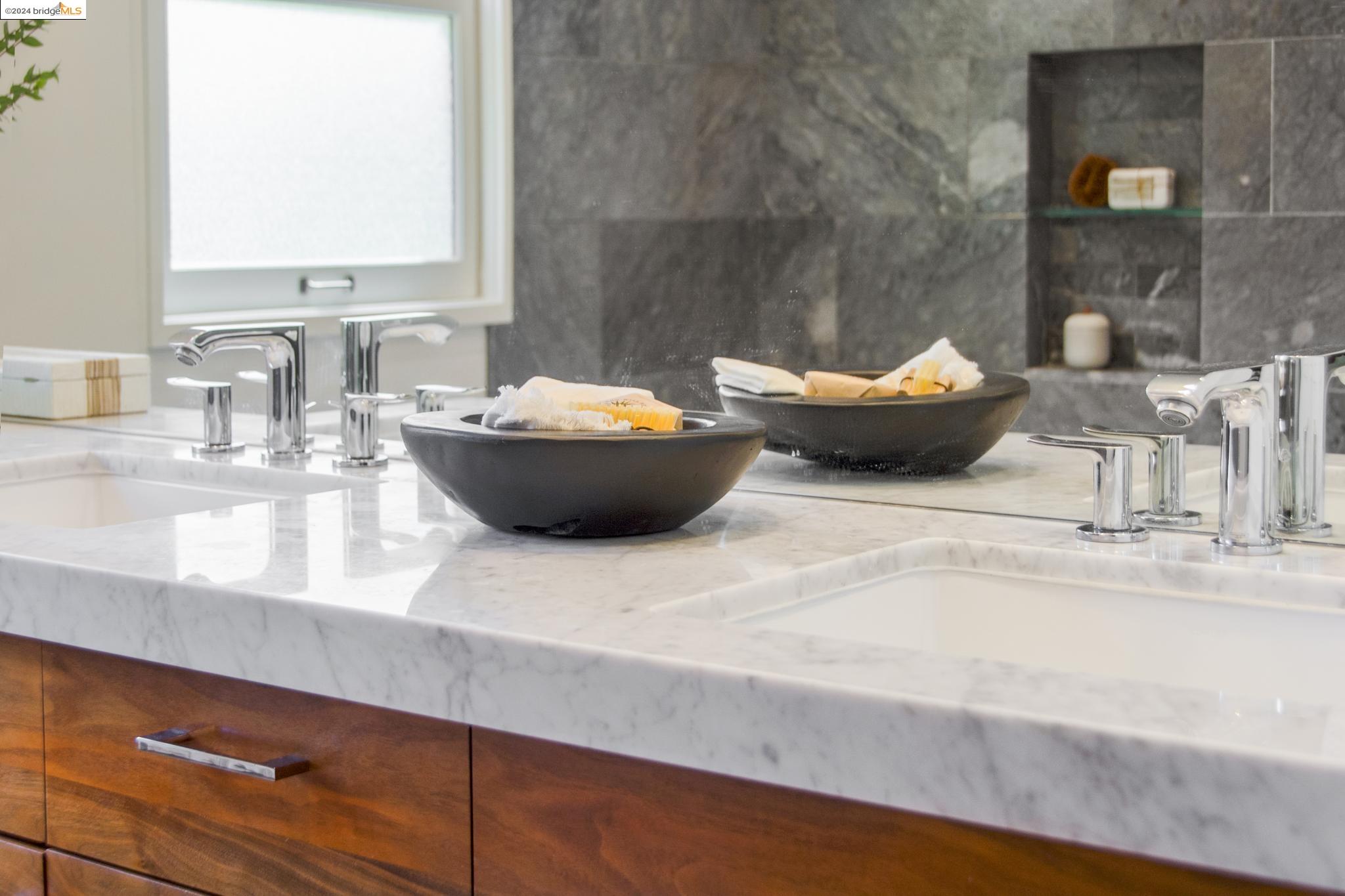 1450 Trestle Glen Rd