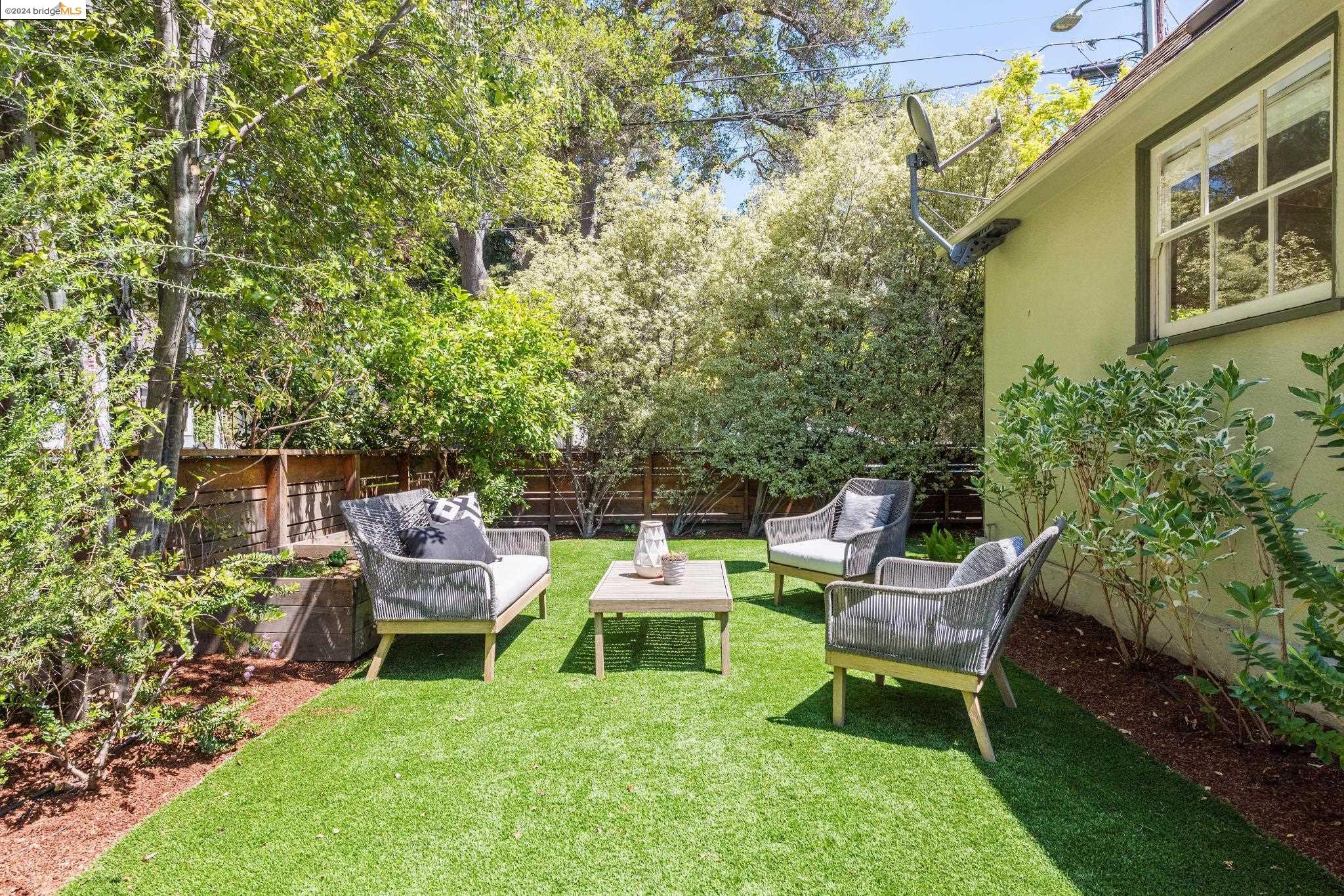 1450 Trestle Glen Rd