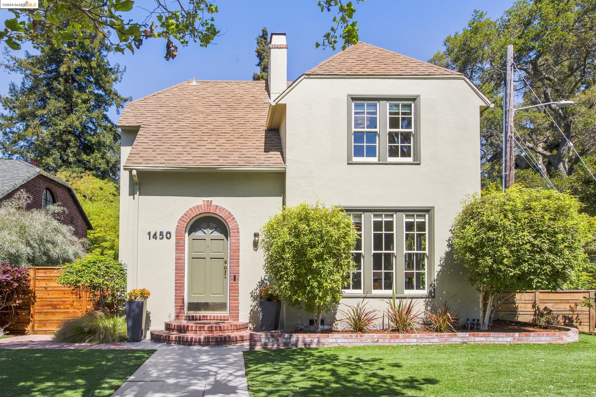 1450 Trestle Glen Rd