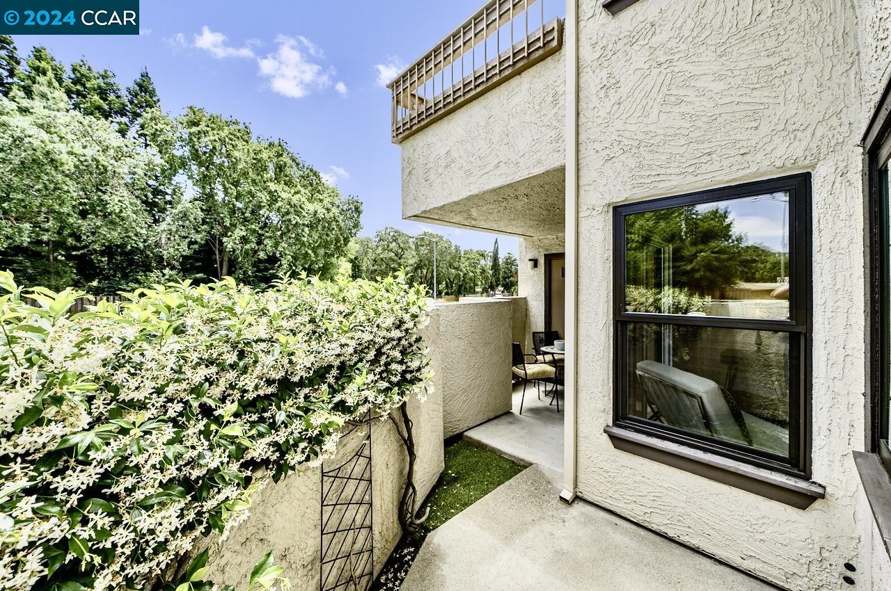911 S Villa Way