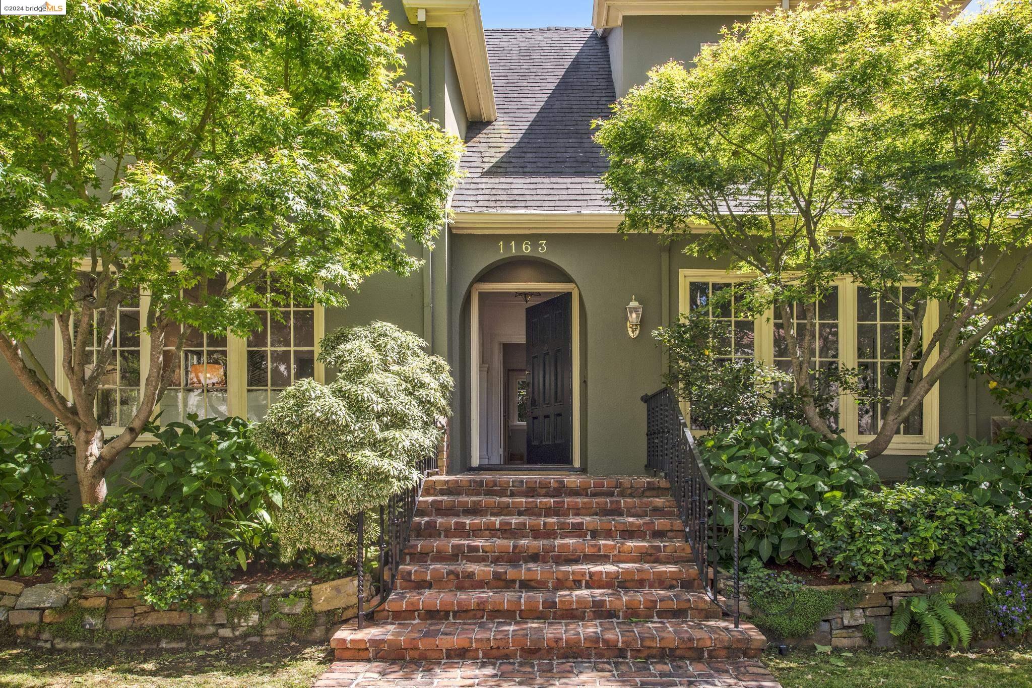 1163 Trestle Glen Rd