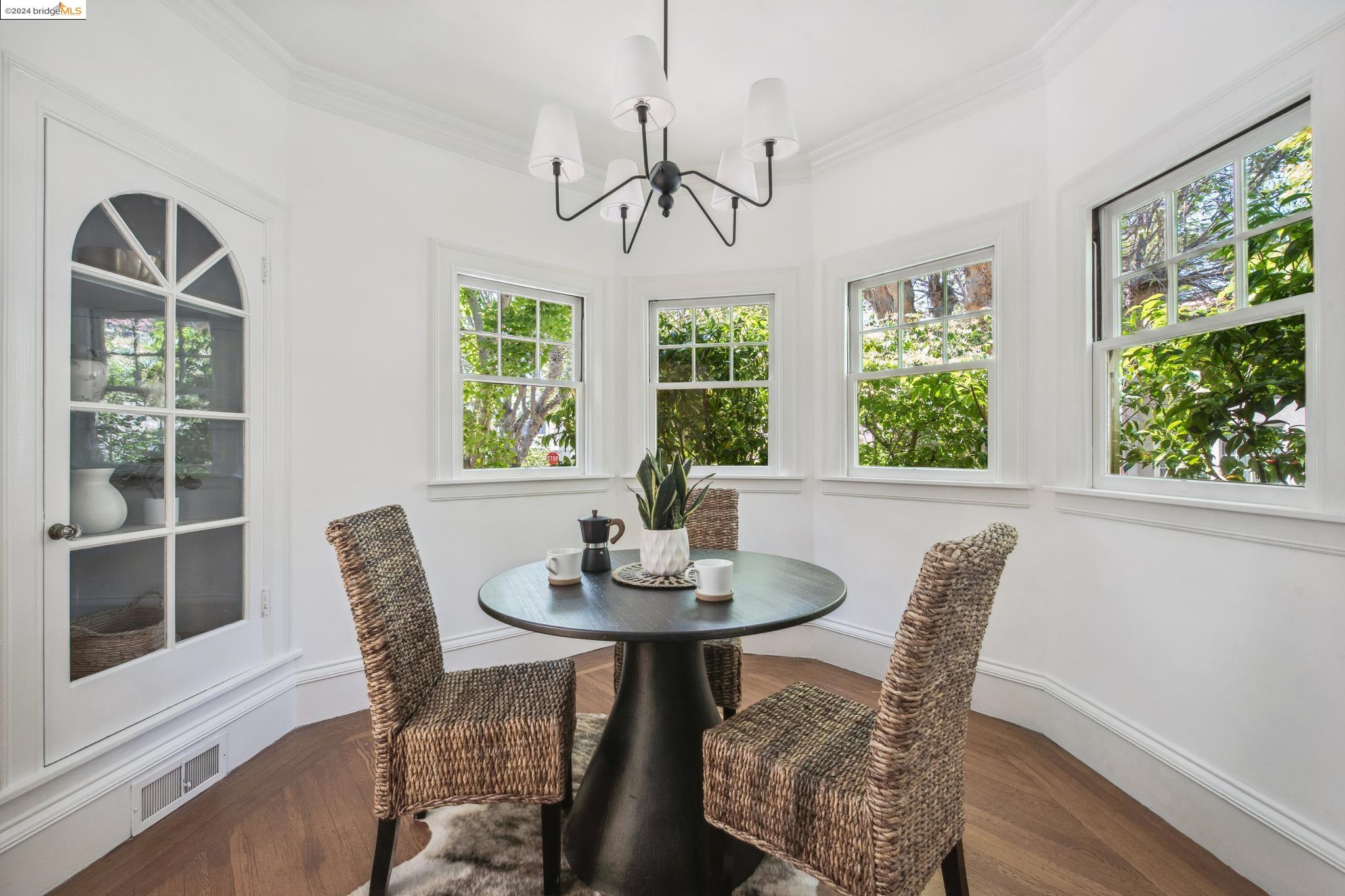 1163 Trestle Glen Rd