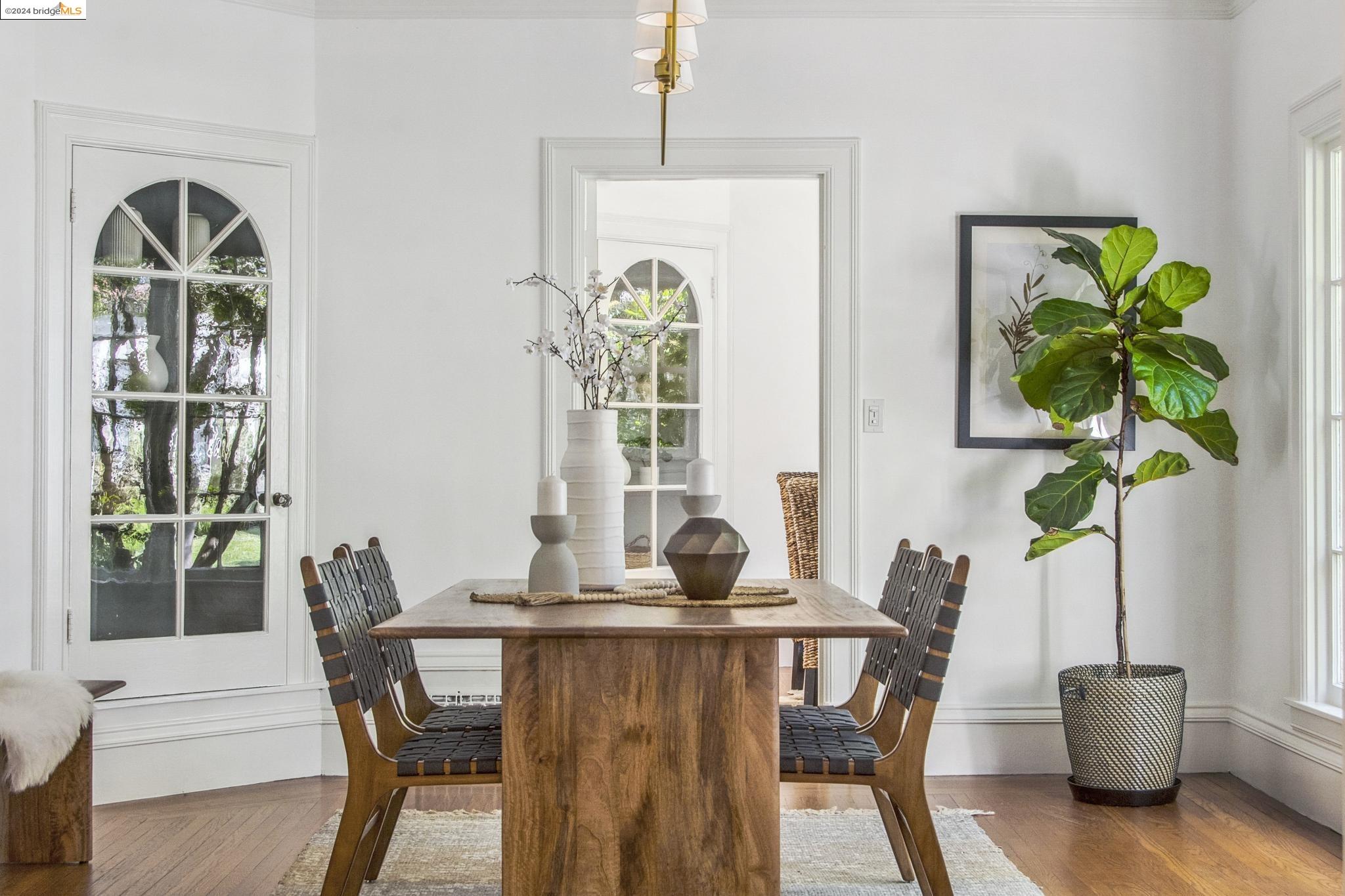 1163 Trestle Glen Rd