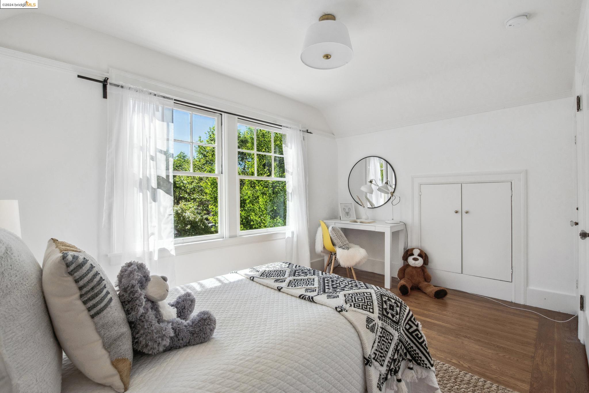 1163 Trestle Glen Rd