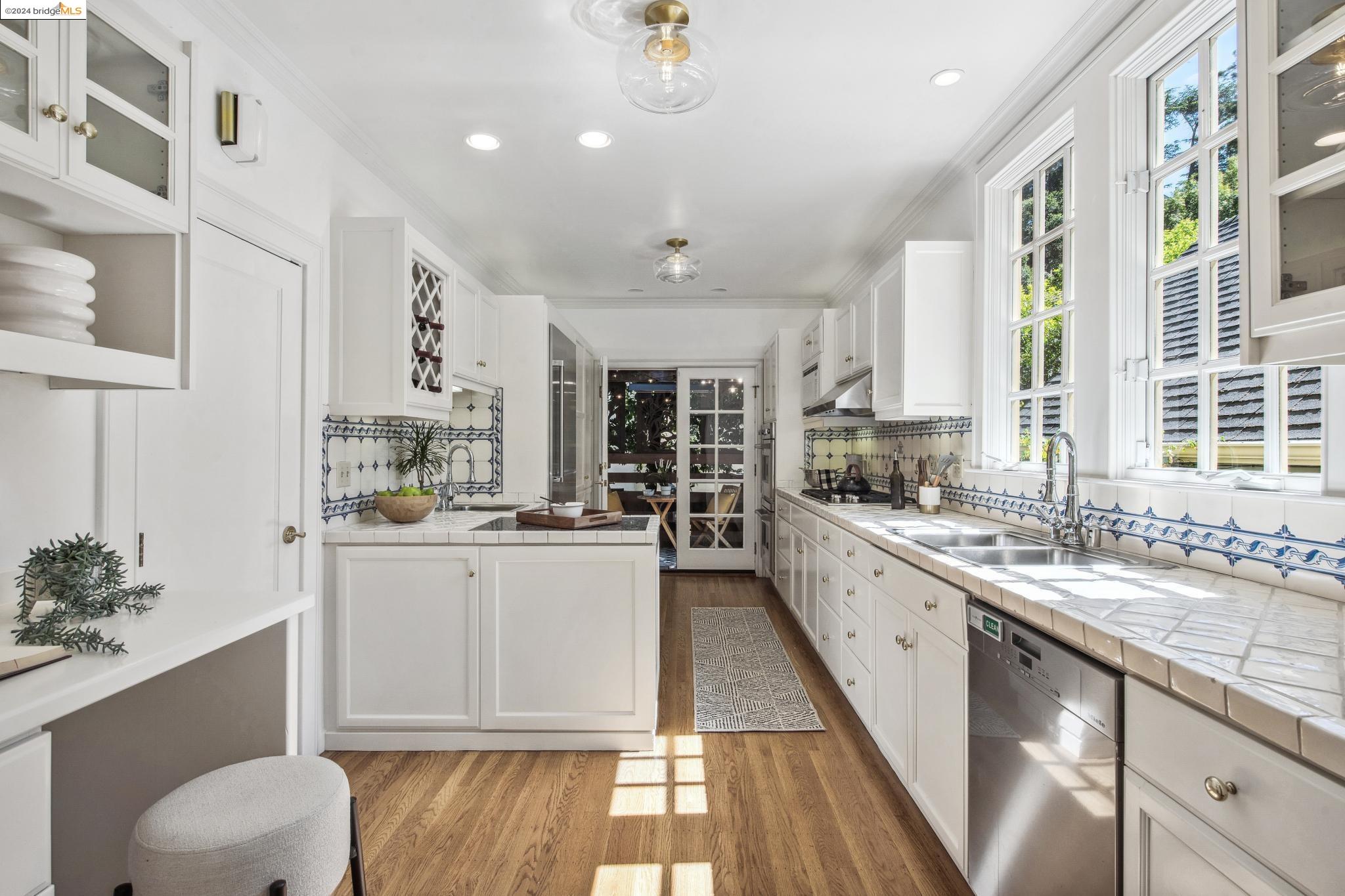 1163 Trestle Glen Rd