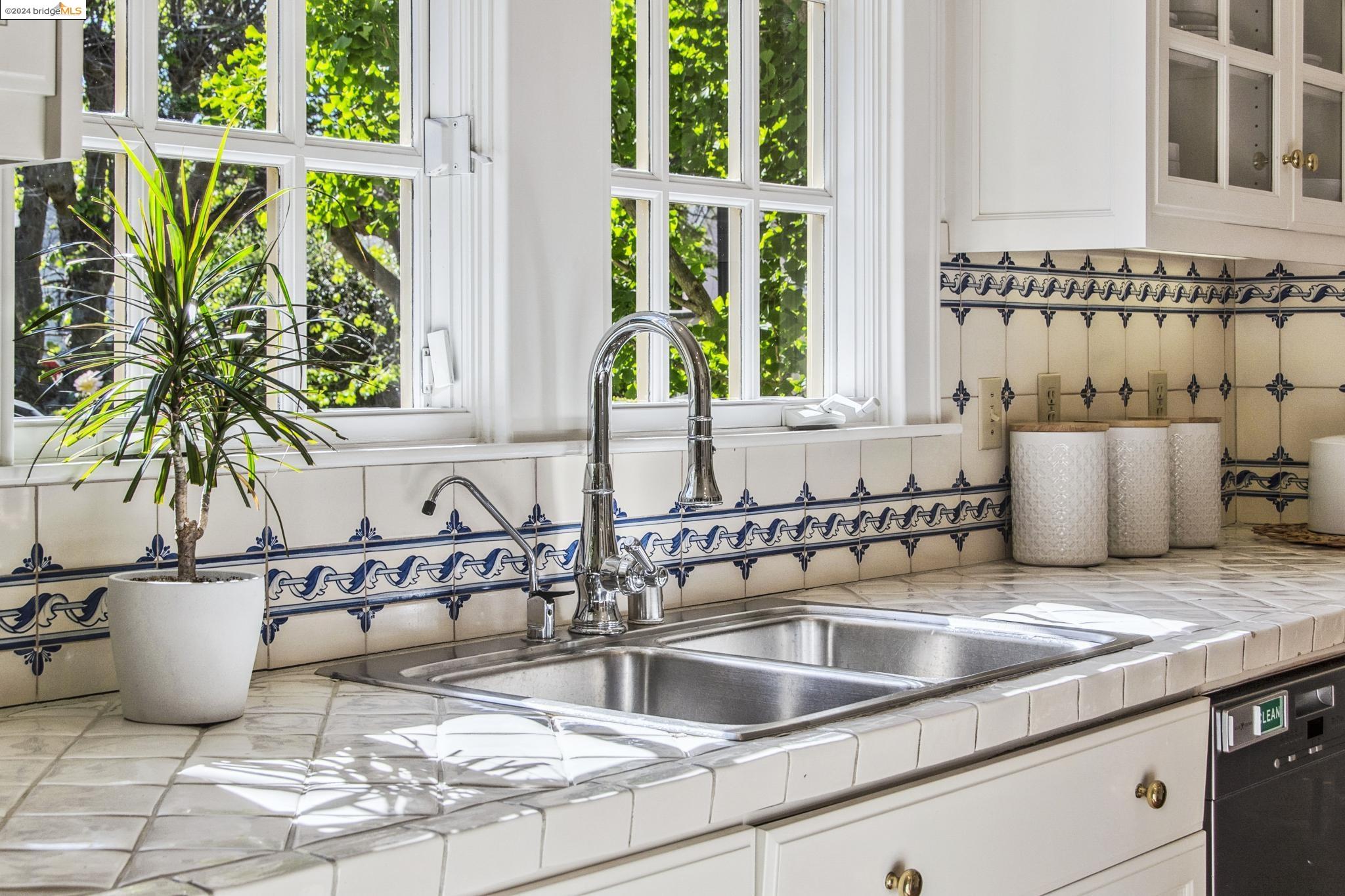 1163 Trestle Glen Rd