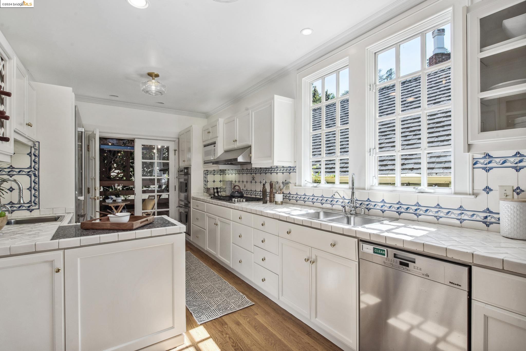 1163 Trestle Glen Rd