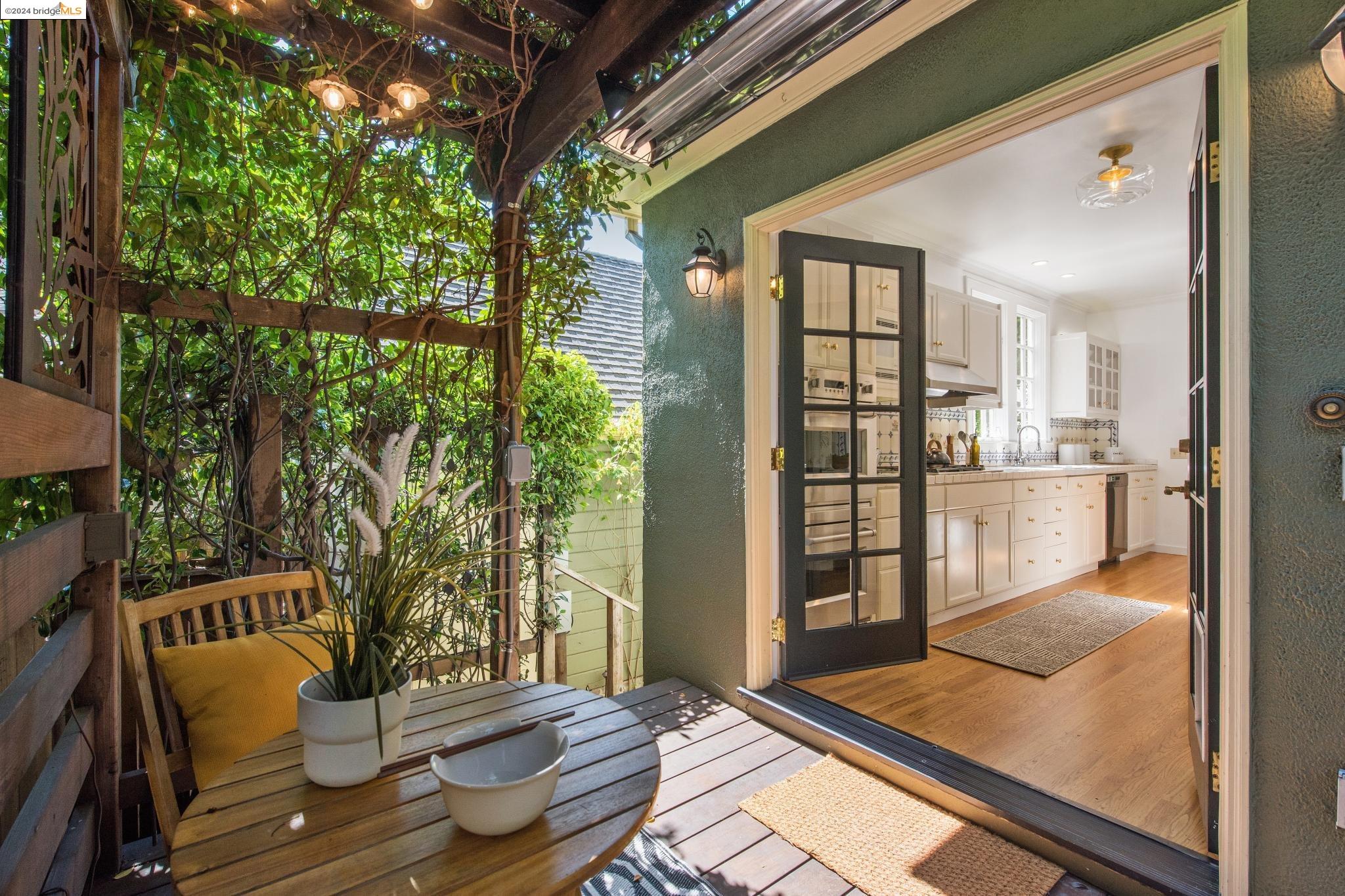 1163 Trestle Glen Rd