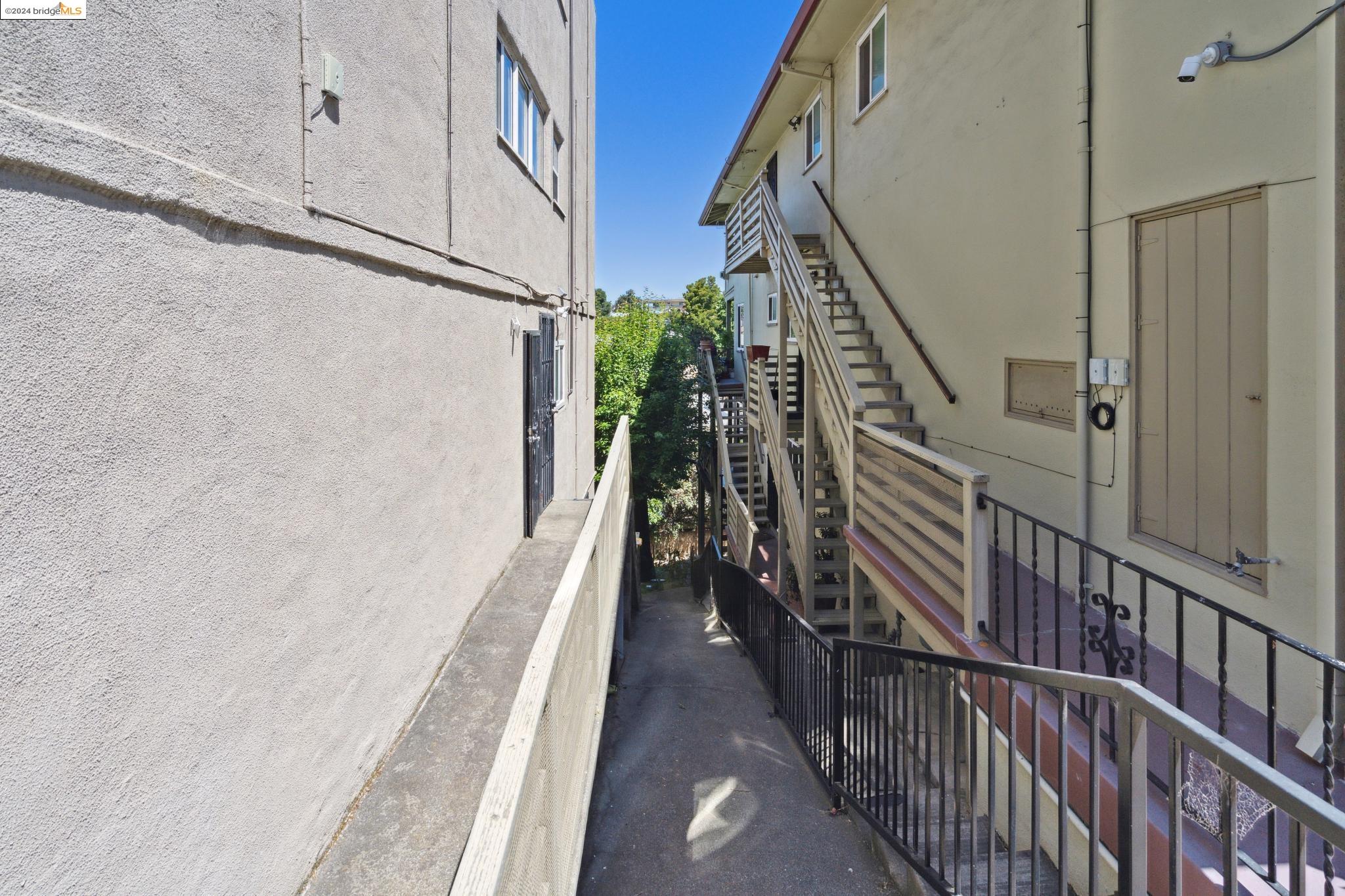 2417 Ivy Dr