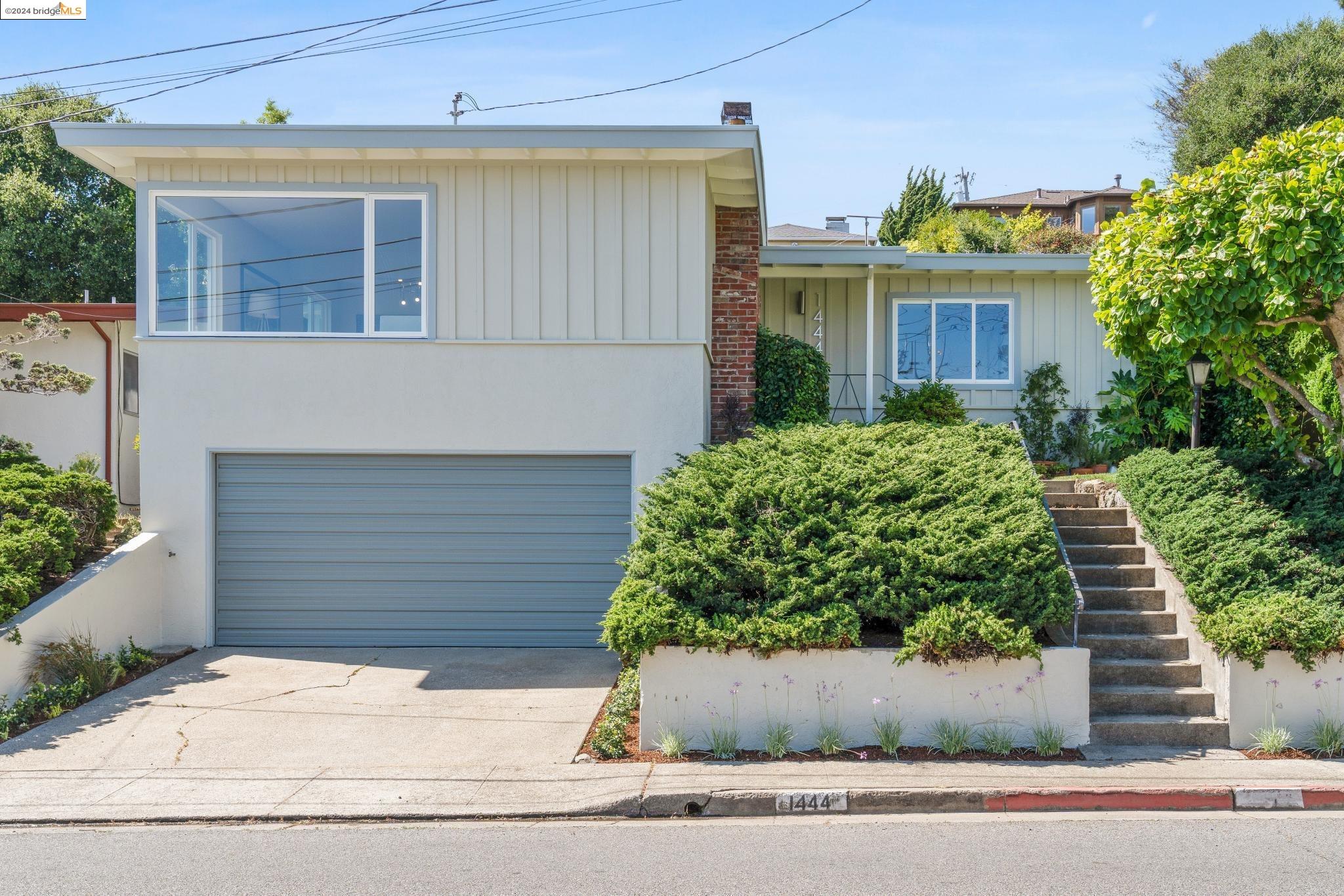 1444 Navellier St