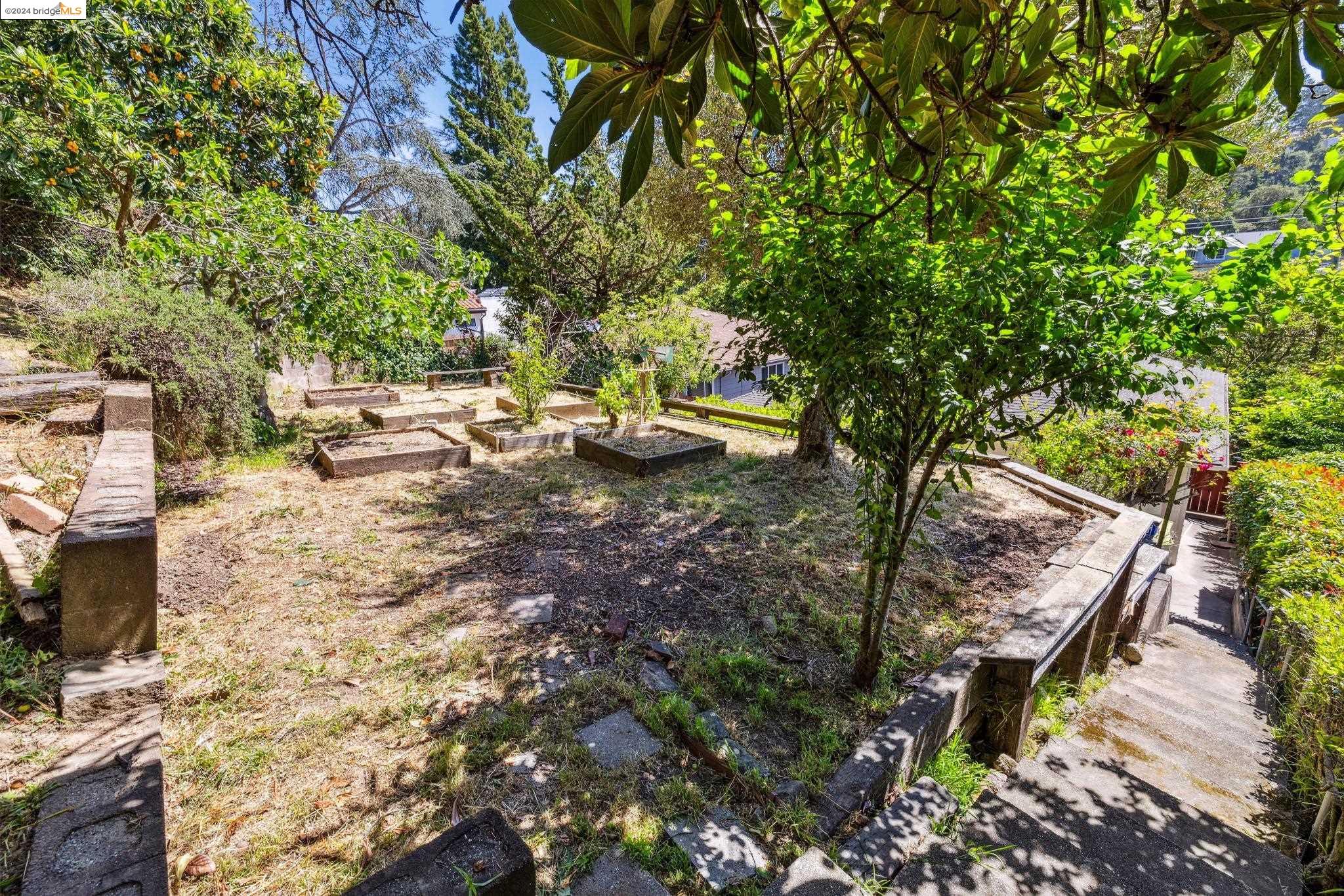 1678 Mountain Blvd