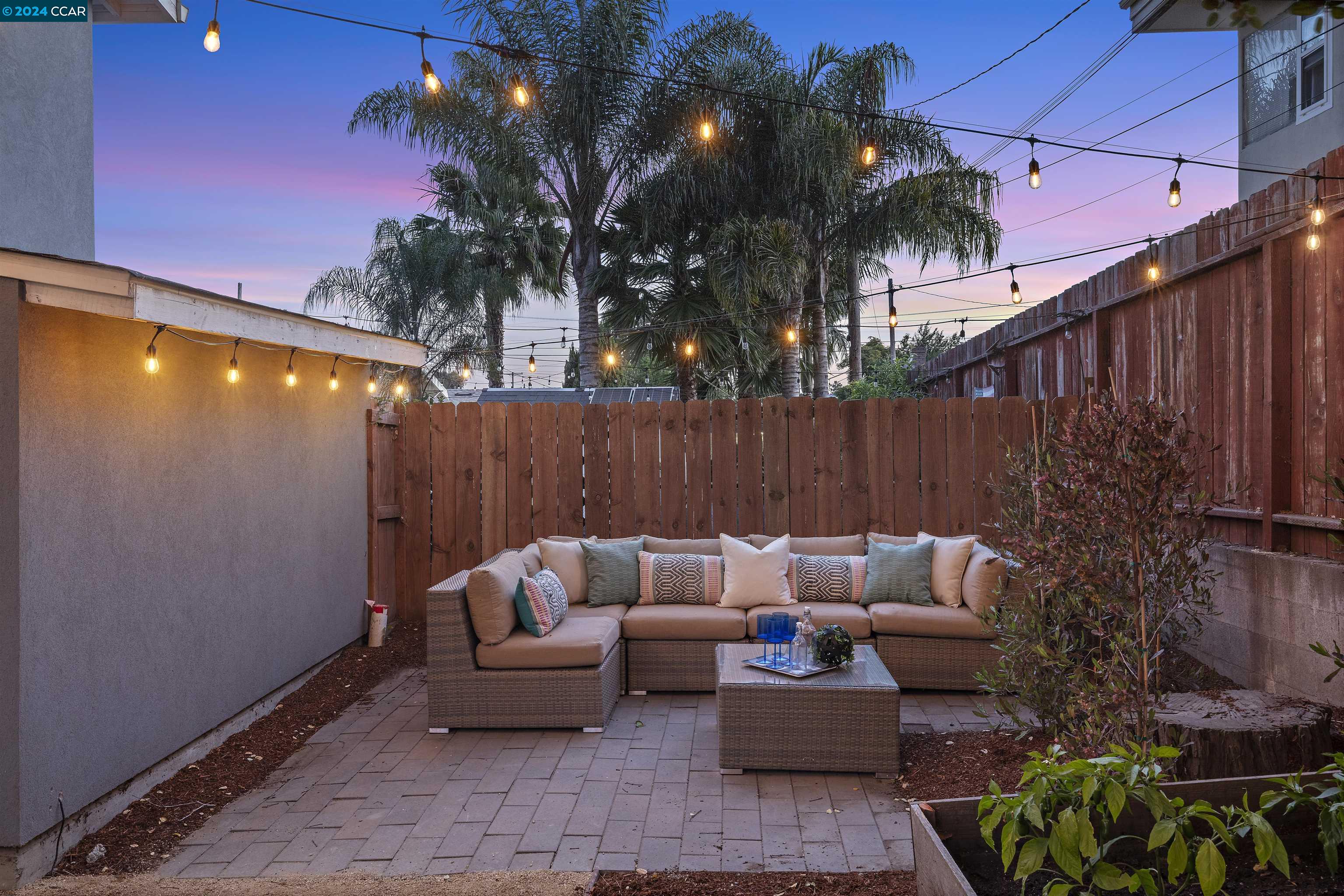 2425 Harrington Ave