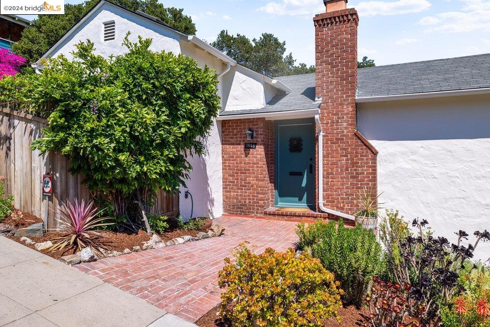 1660 Vista St
