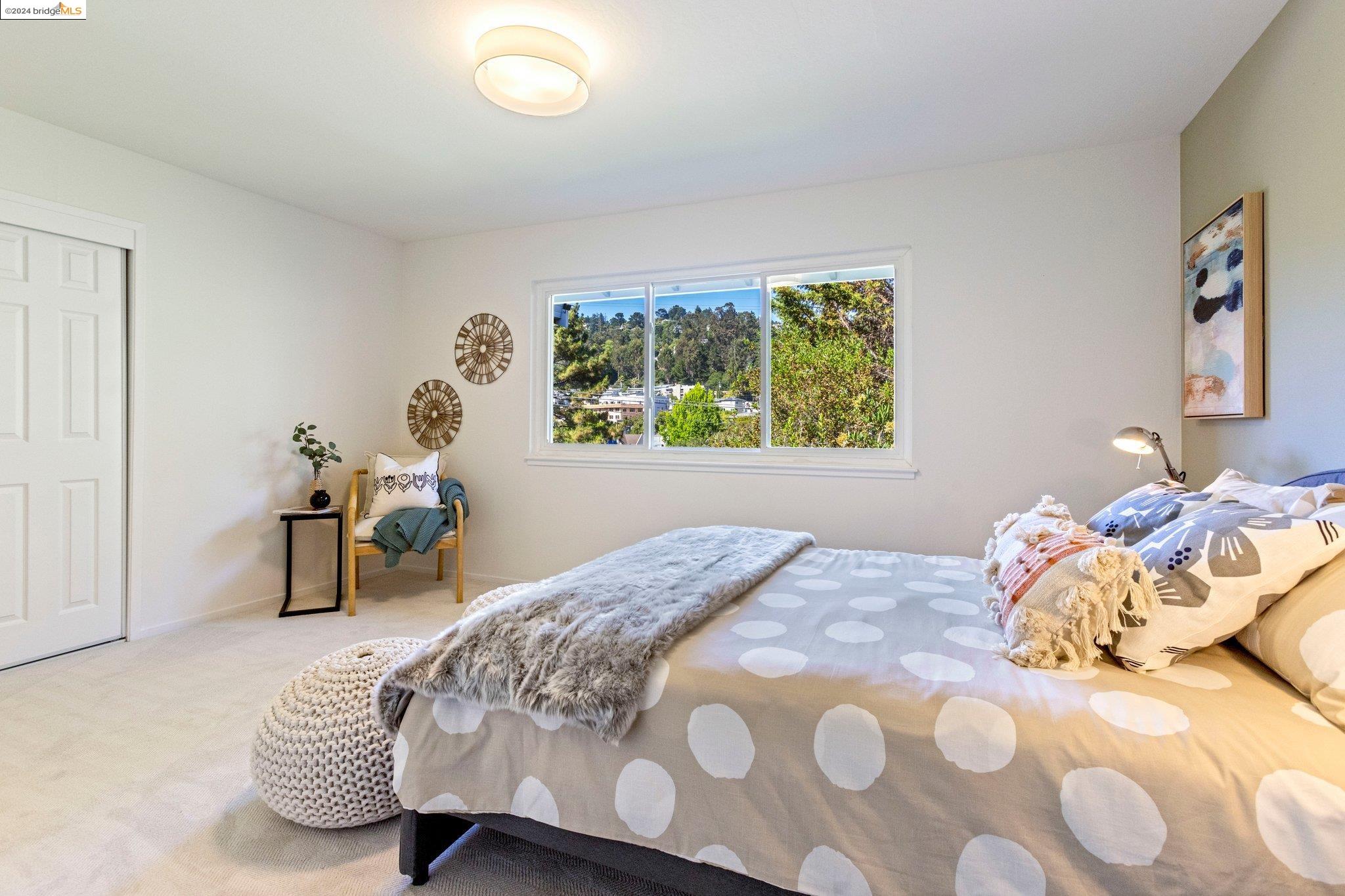 2133 Trafalgar Pl