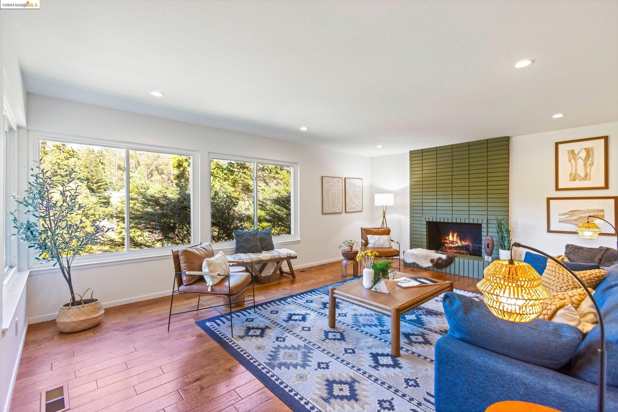 2133 Trafalgar Pl