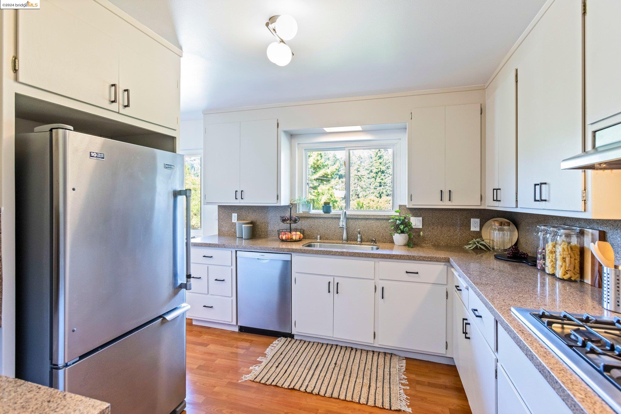 2133 Trafalgar Pl