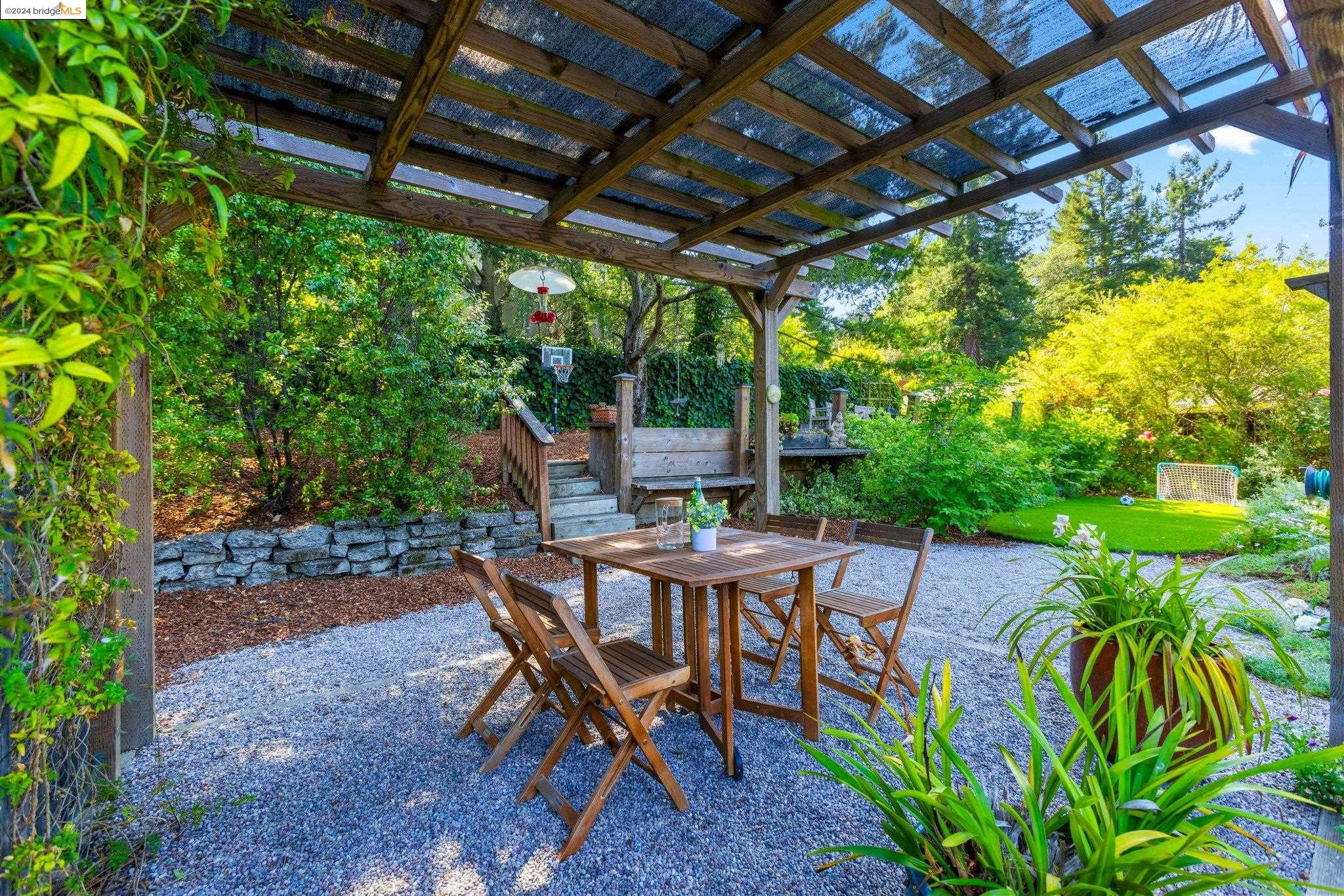 2133 Trafalgar Pl