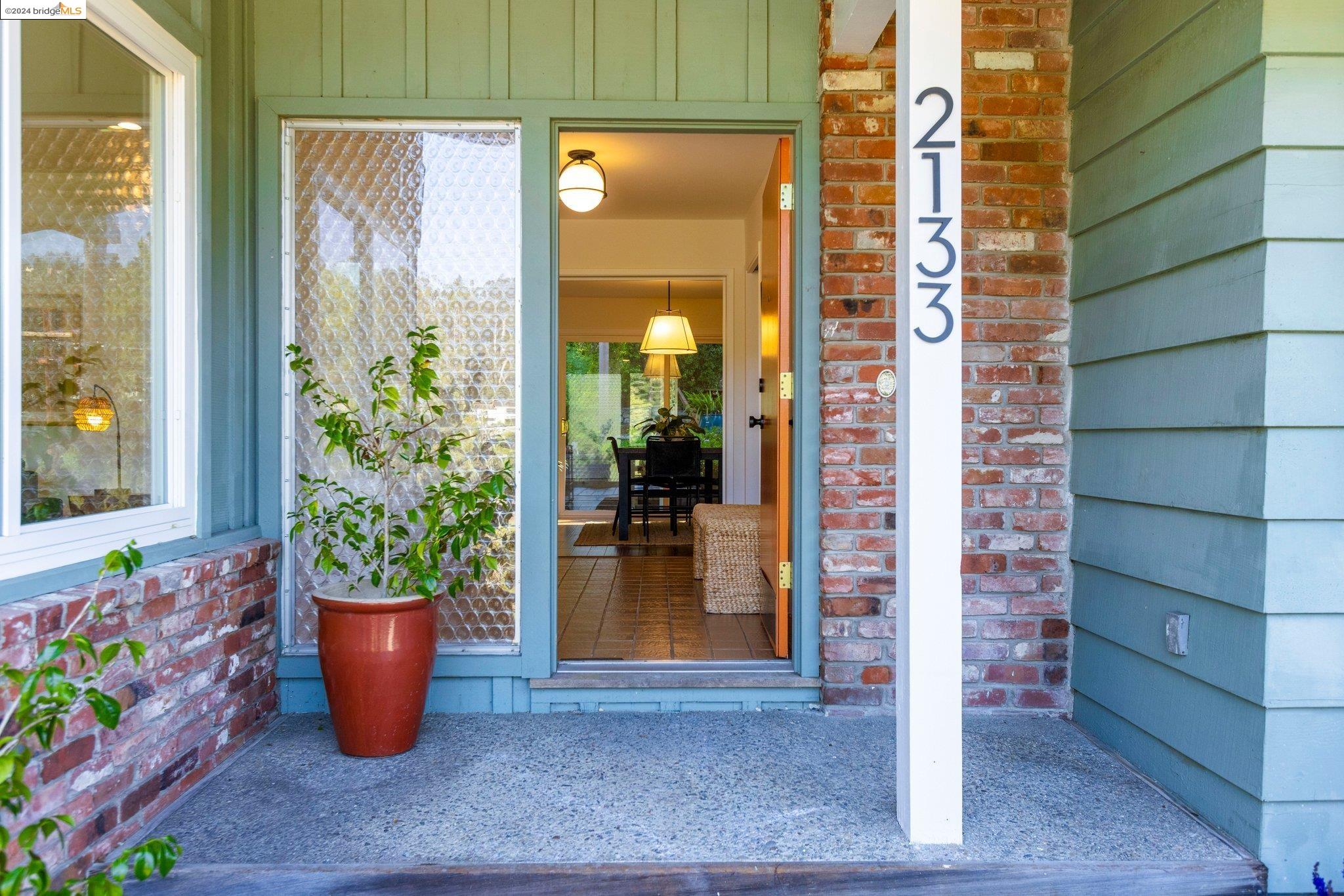 2133 Trafalgar Pl