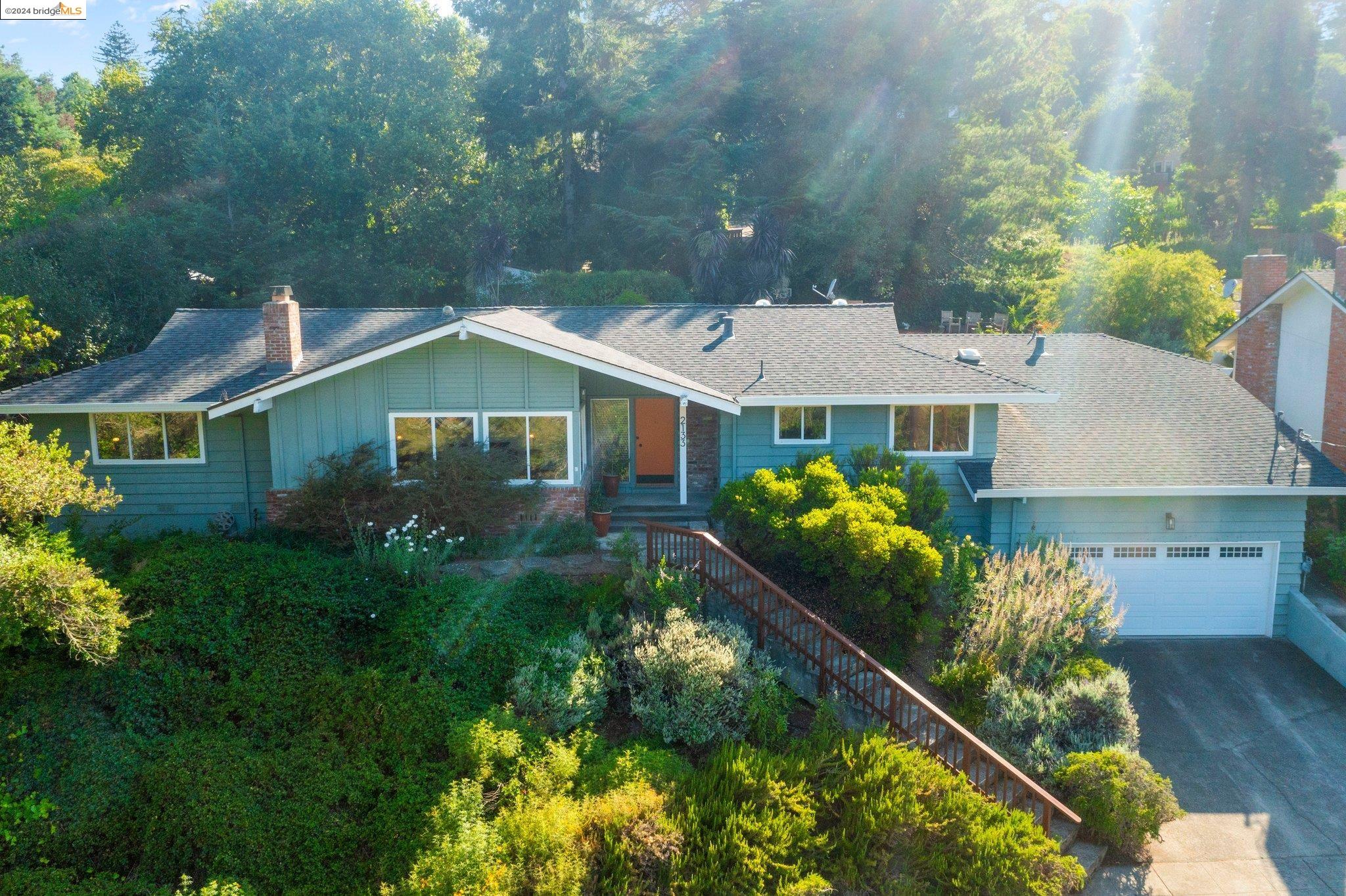 2133 Trafalgar Pl