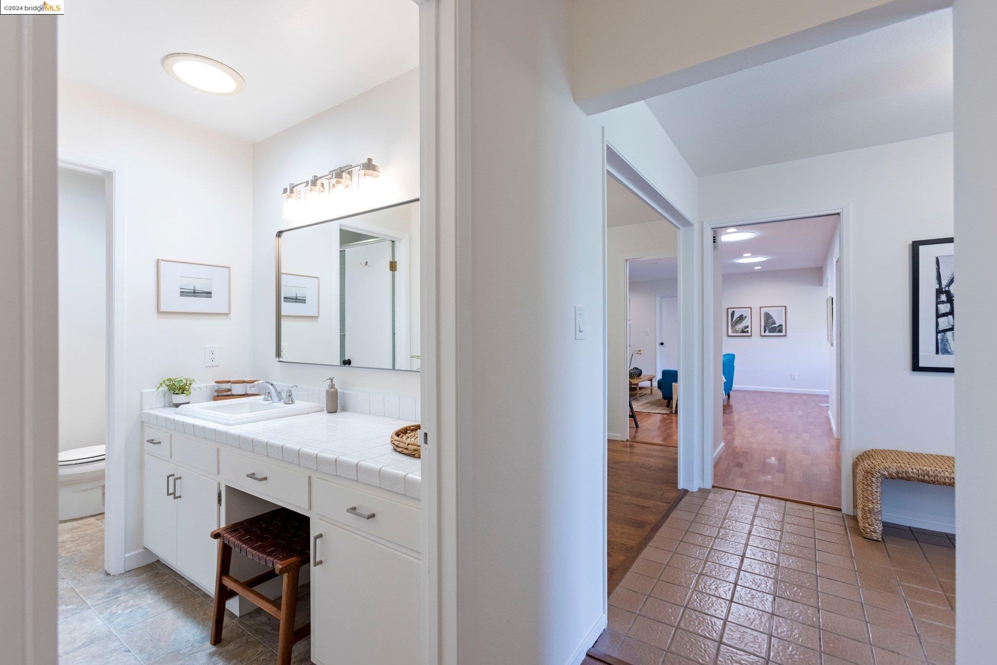 2133 Trafalgar Pl