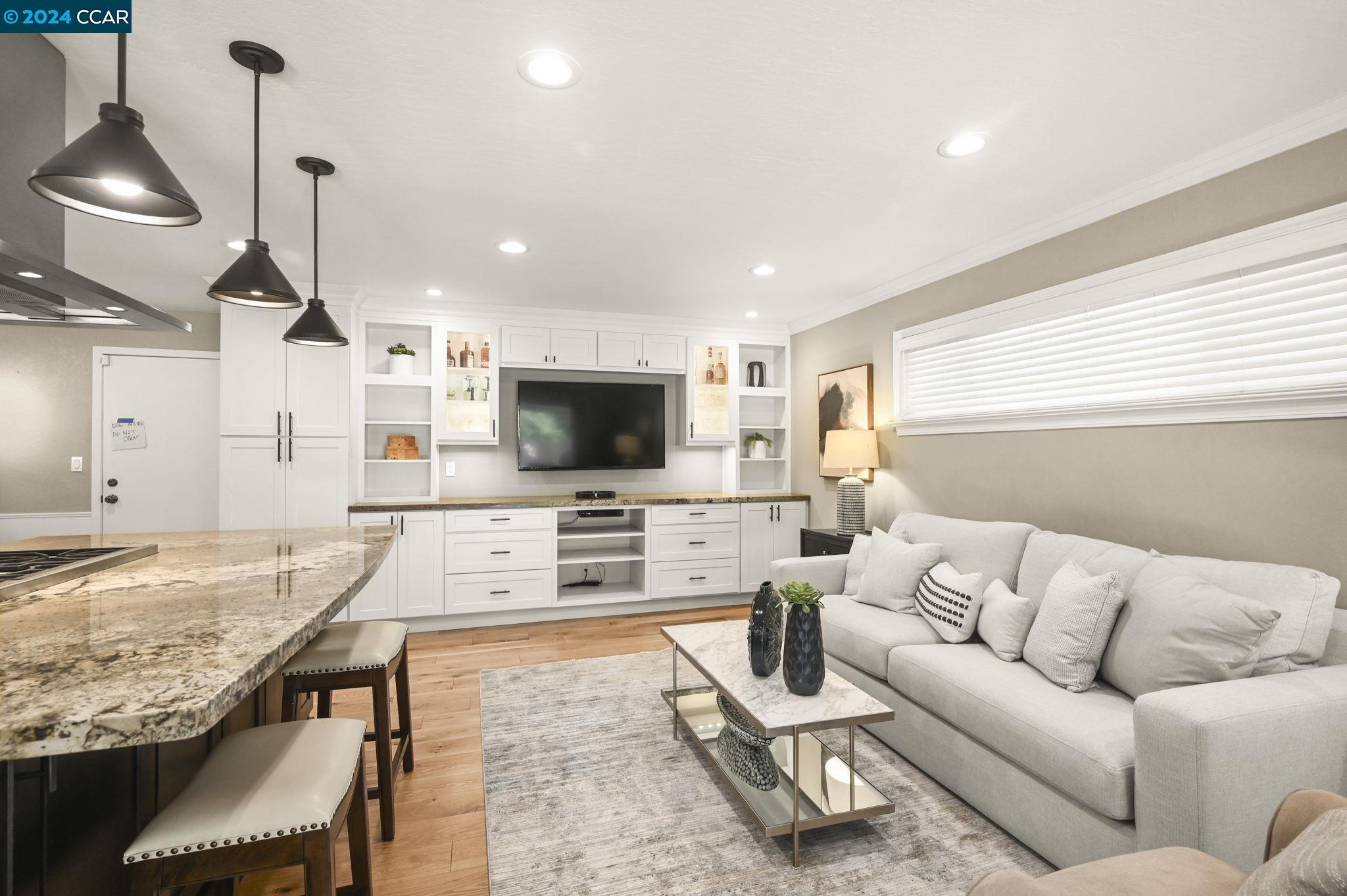 2033 Mohawk Dr