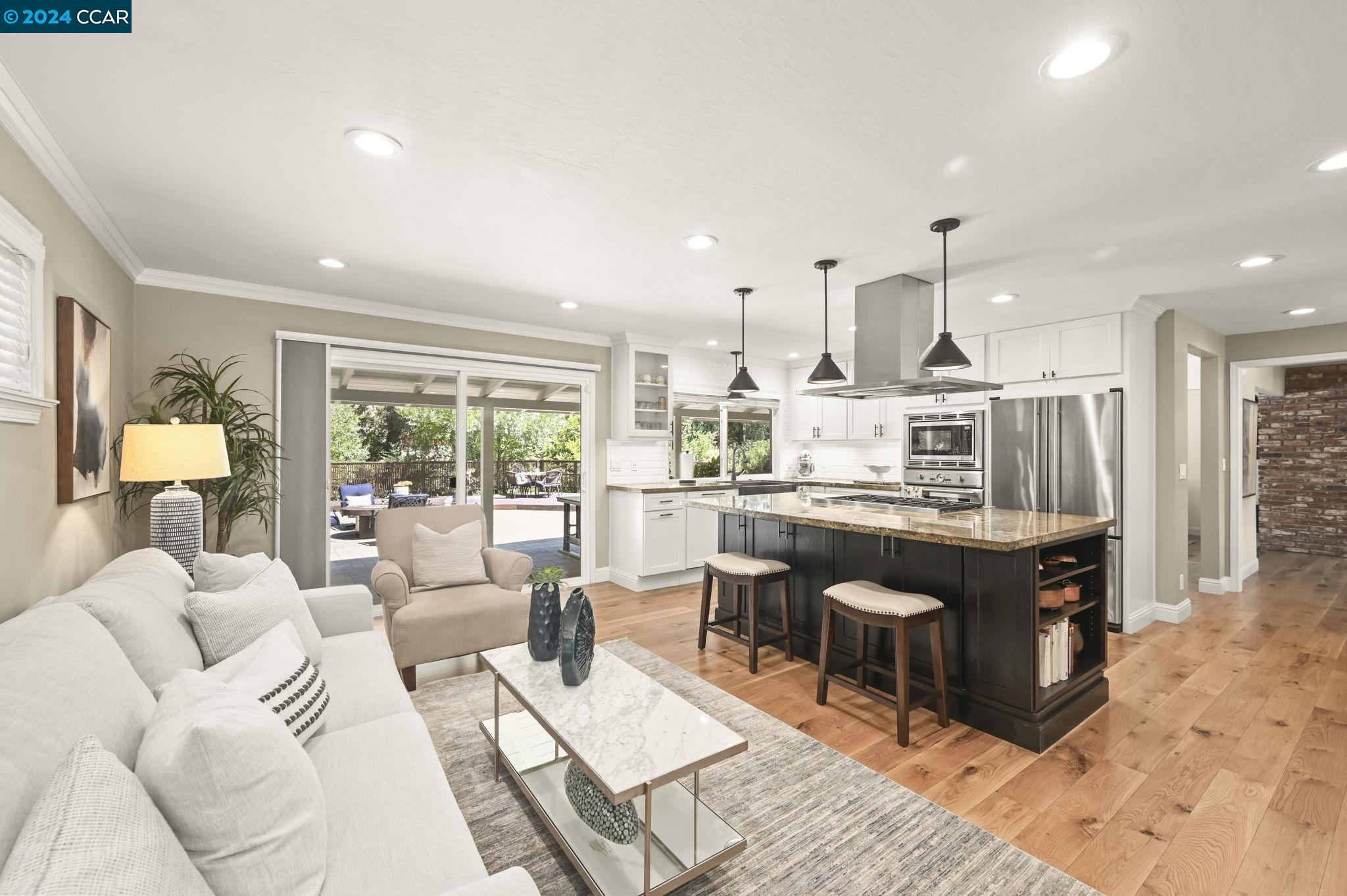 2033 Mohawk Dr