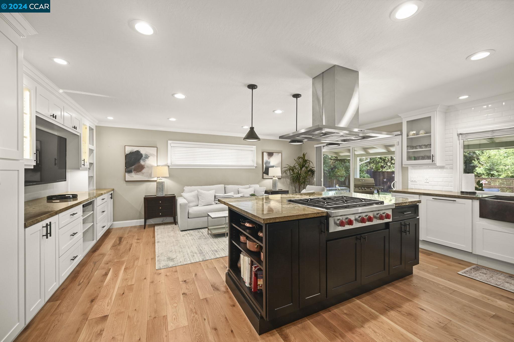 2033 Mohawk Dr