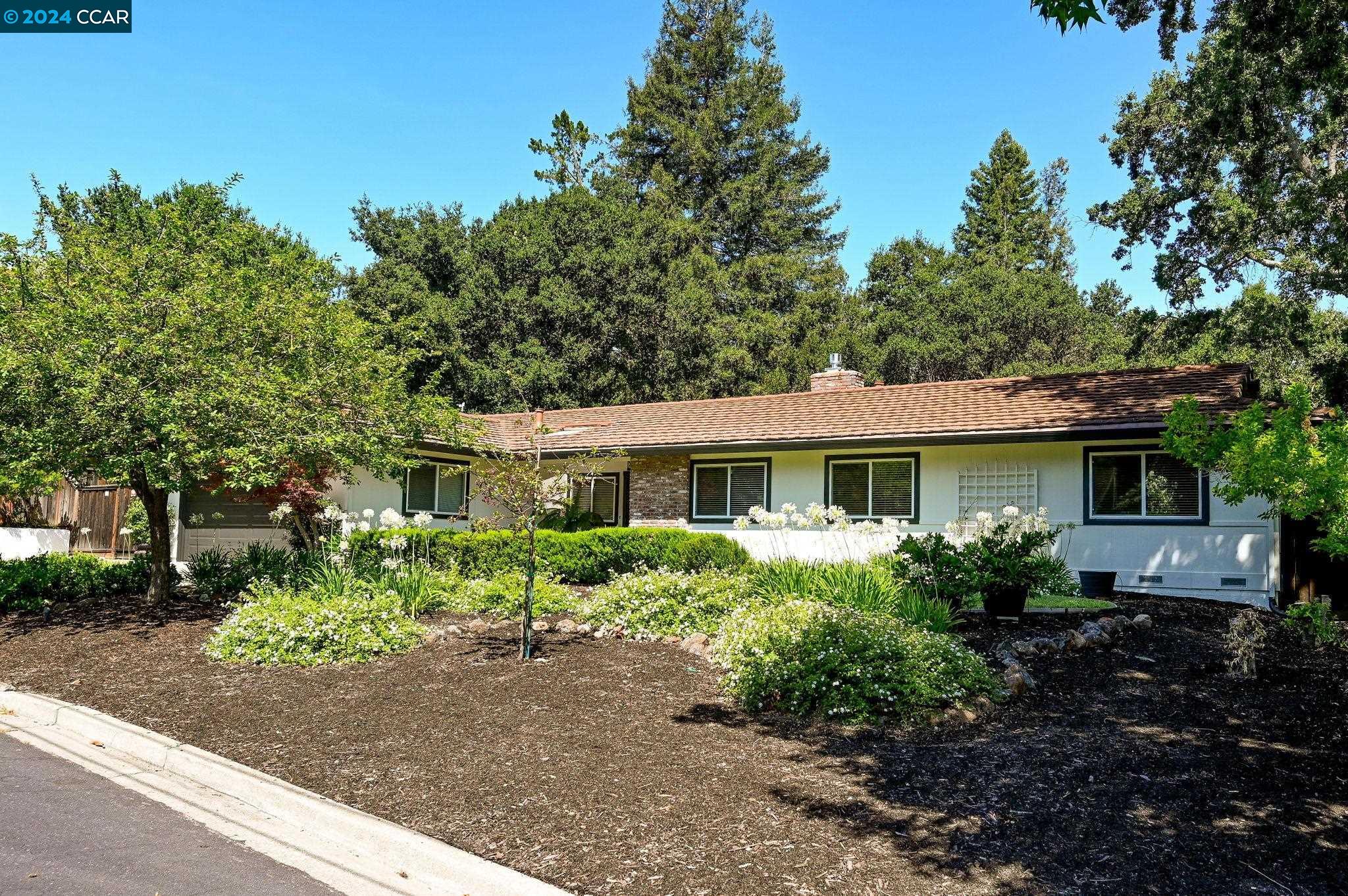 2033 Mohawk Dr