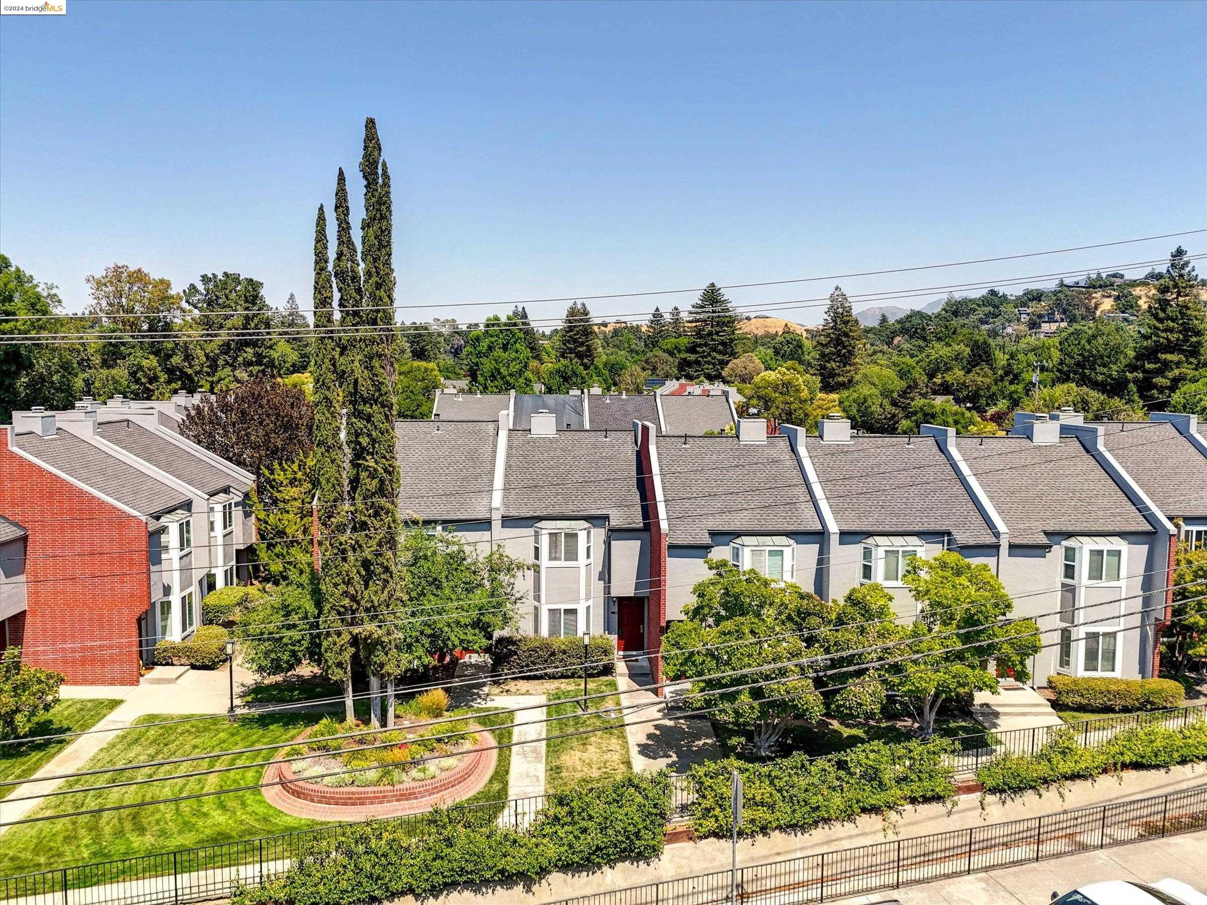 2738 Walnut Blvd