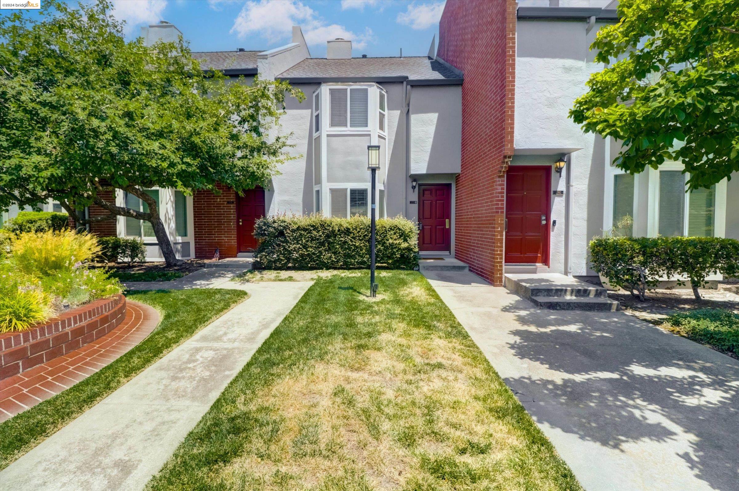 2738 Walnut Blvd