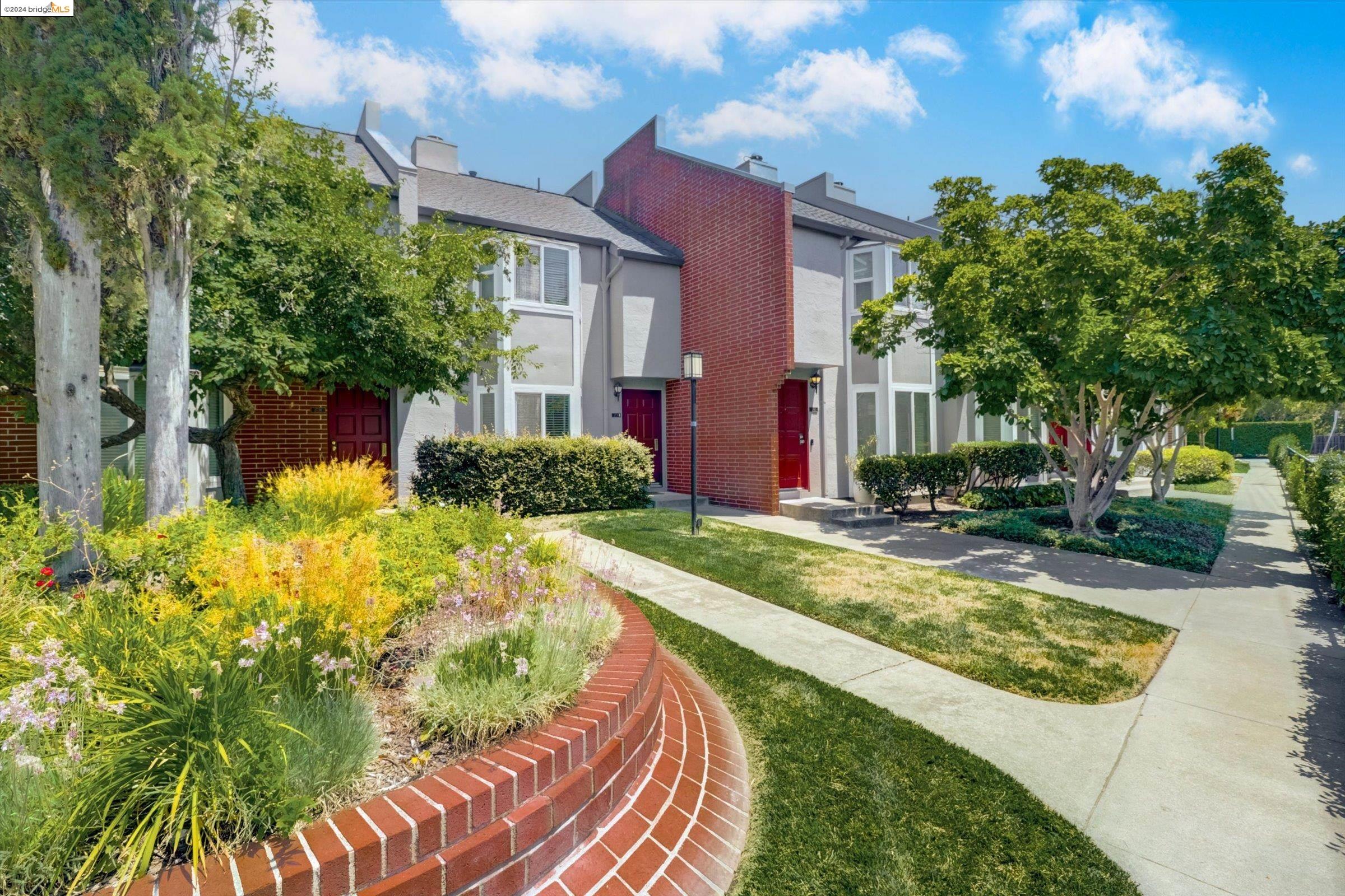 2738 Walnut Blvd